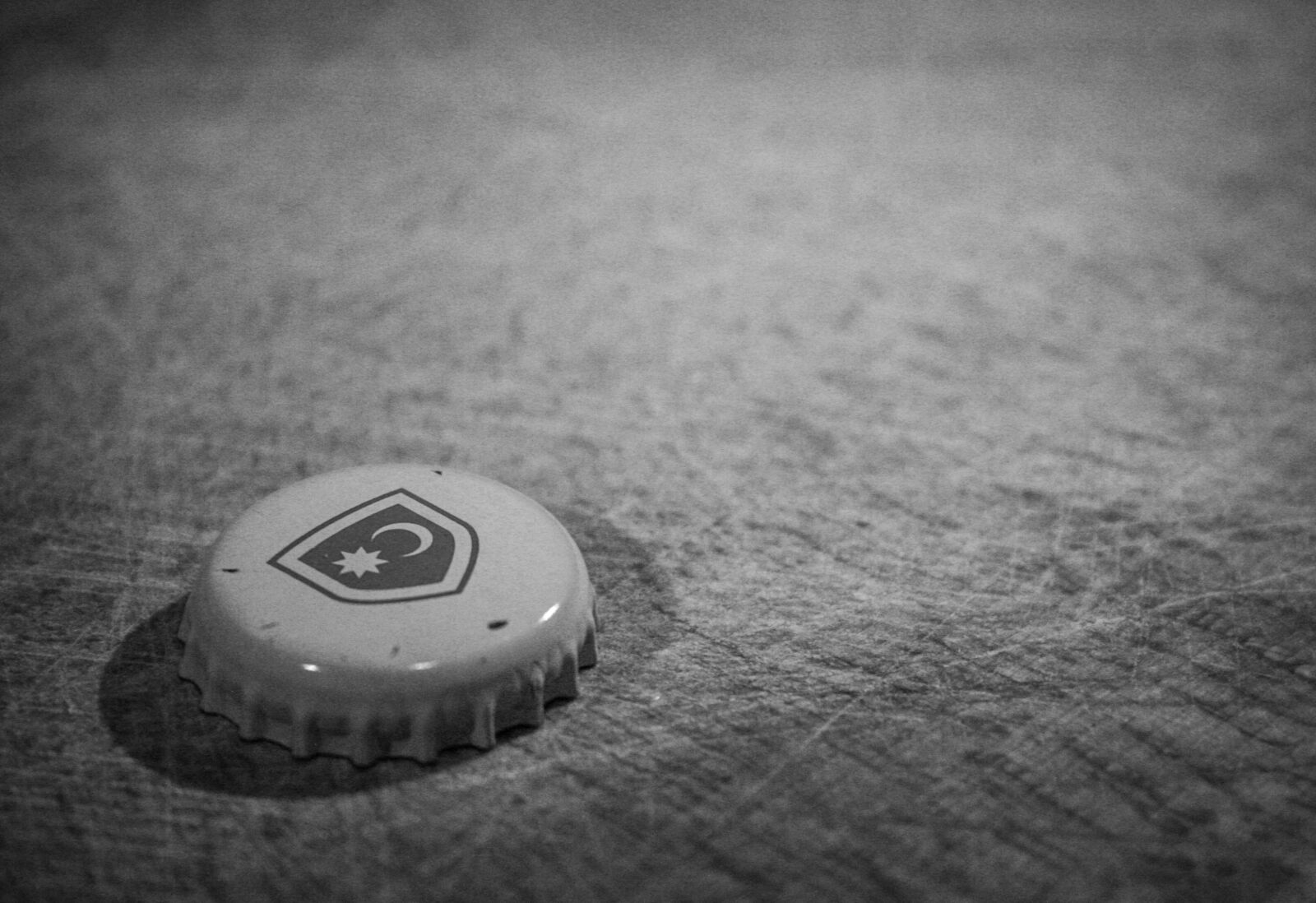 Canon EOS 350D (EOS Digital Rebel XT / EOS Kiss Digital N) sample photo. Beer, beer, caps, black photography