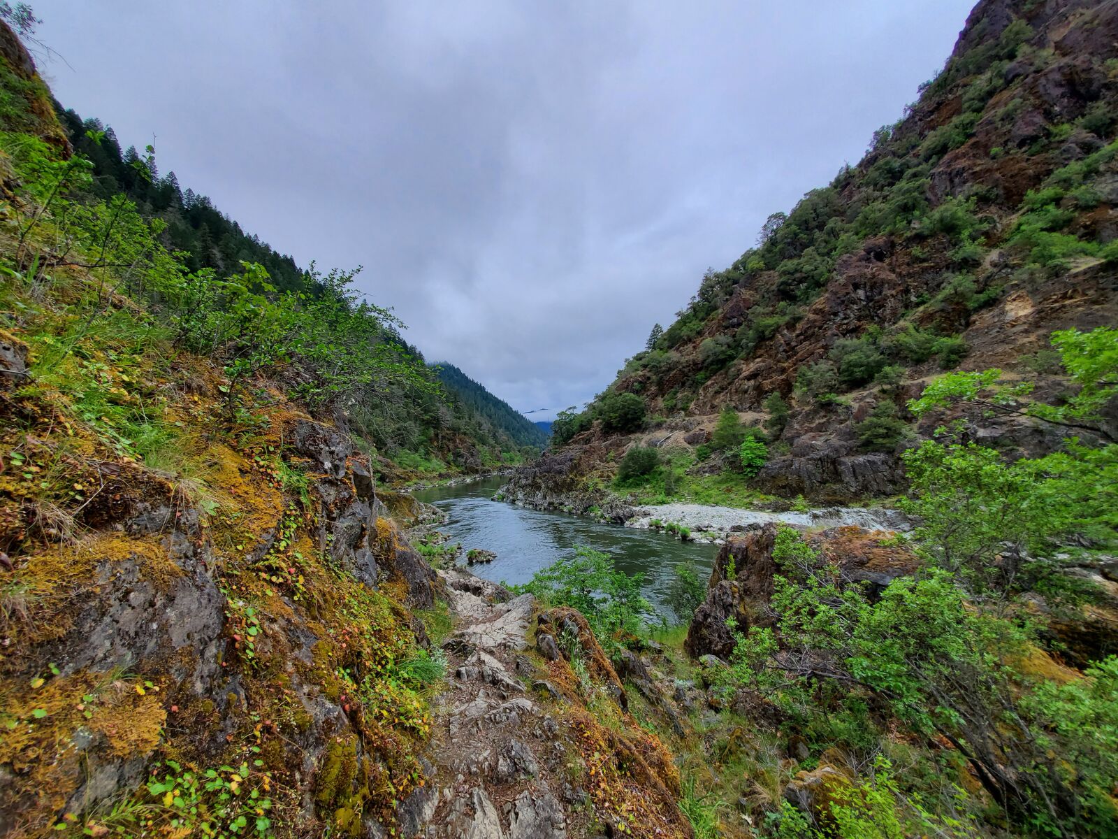 Samsung Galaxy S10+ sample photo. River, mountains, valley photography