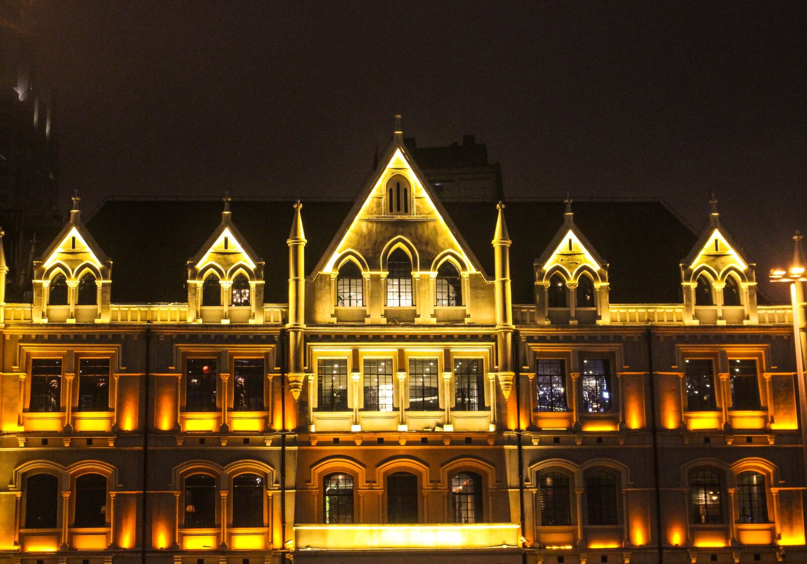 Canon EOS 700D (EOS Rebel T5i / EOS Kiss X7i) sample photo. Shanghai, night view, building photography