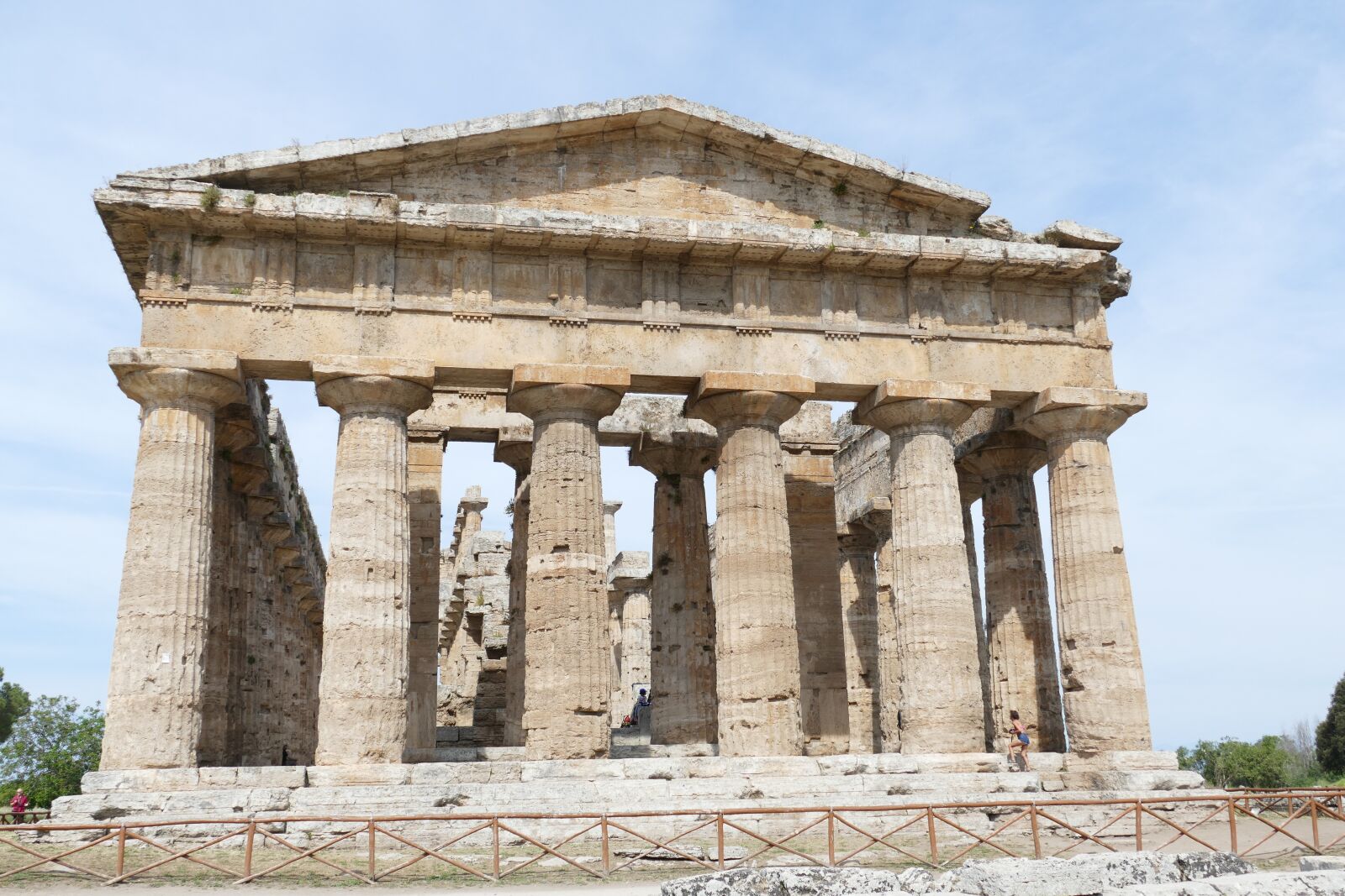 Panasonic Lumix DMC-FZ1000 sample photo. Paestum, italy, antiquity photography