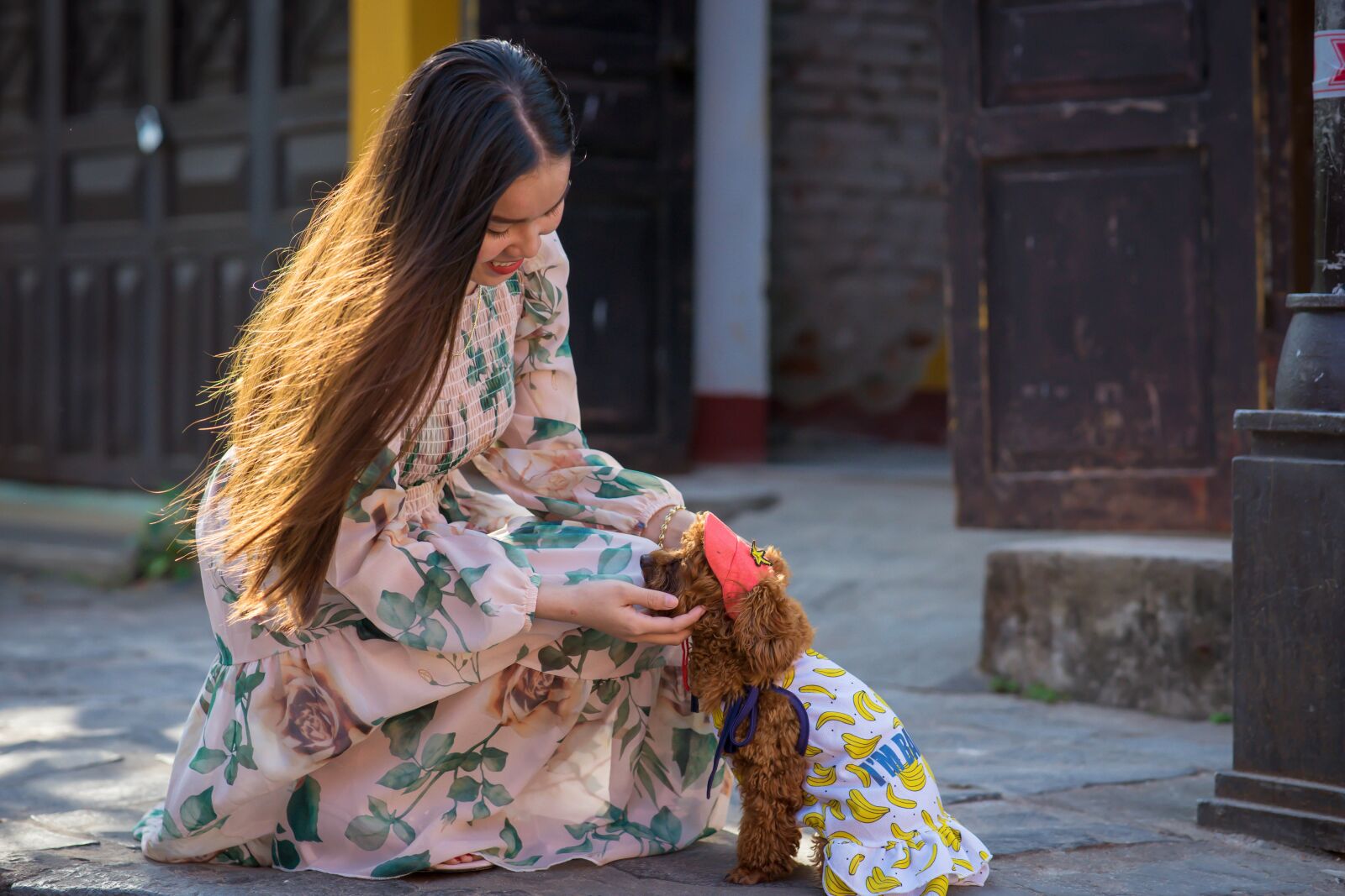 Samyang AF 85mm F1.4 FE sample photo. Girl, dog, light photography