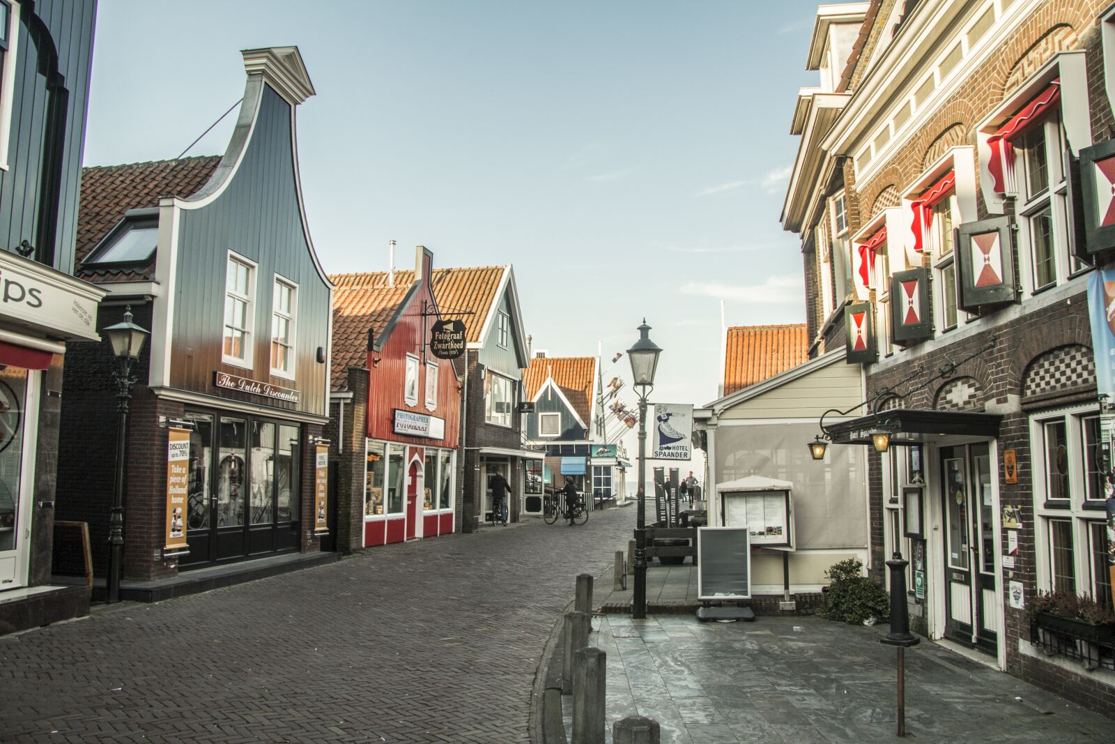 Canon EF-S 17-85mm F4-5.6 IS USM sample photo. Volendam, netherlands, wooden photography