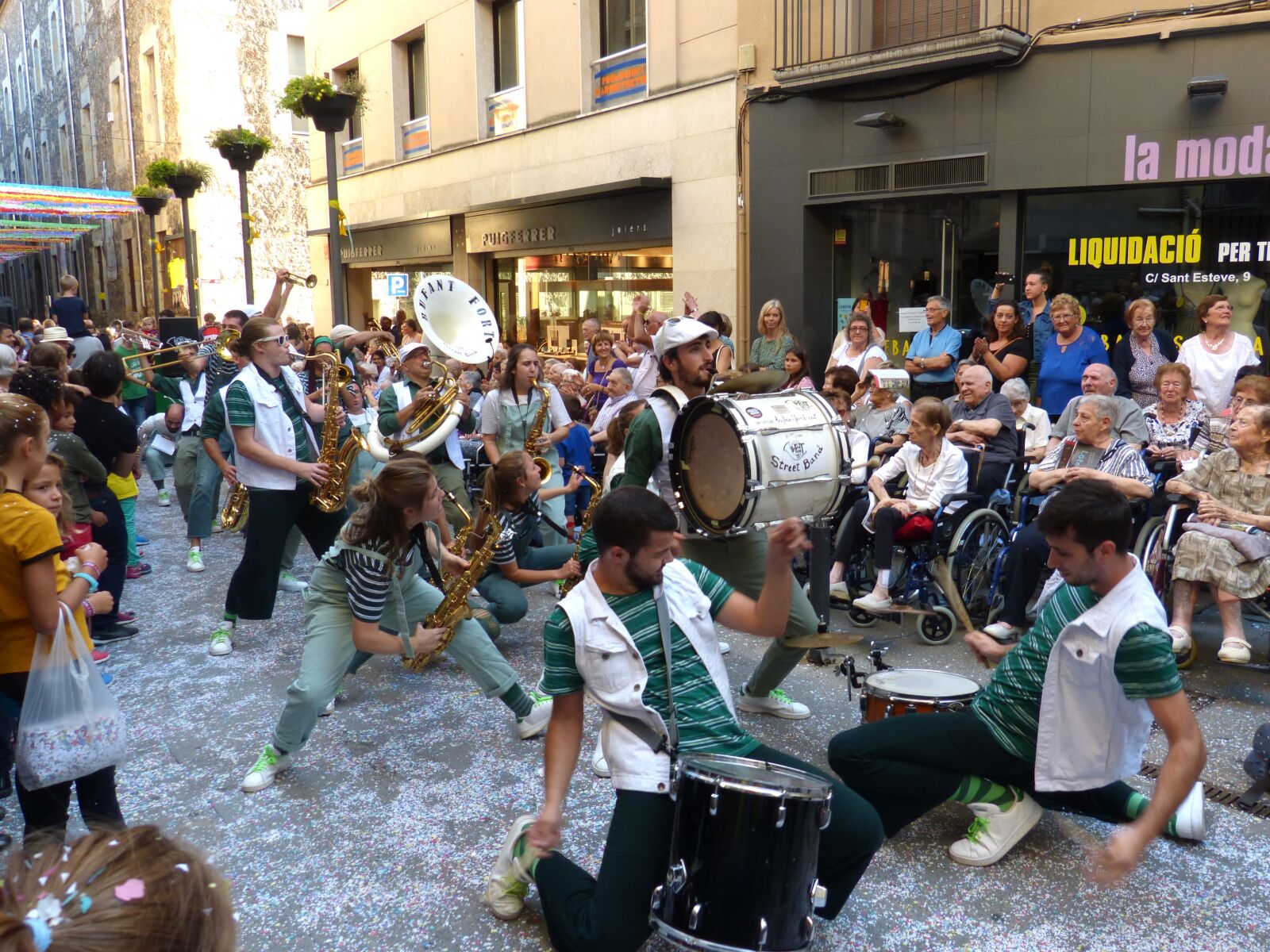 Panasonic DMC-FZ62 sample photo. Charanga, street band, music photography