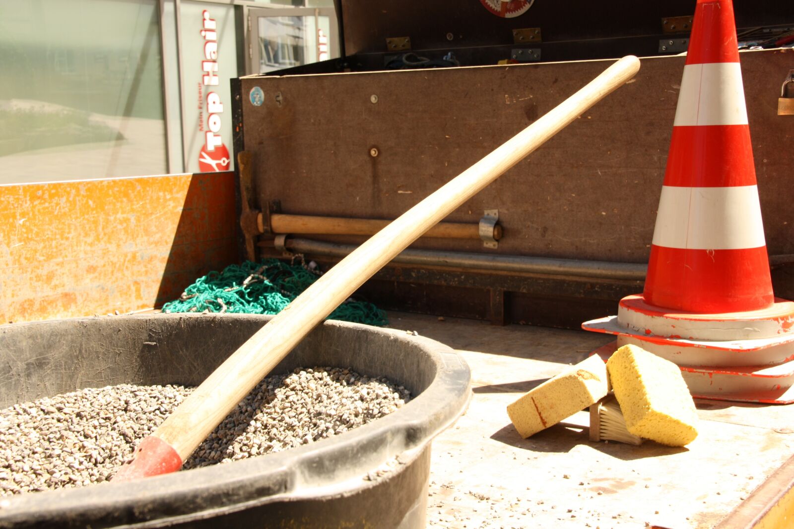 Canon EOS 1000D (EOS Digital Rebel XS / EOS Kiss F) sample photo. Site, pebble, construction photography