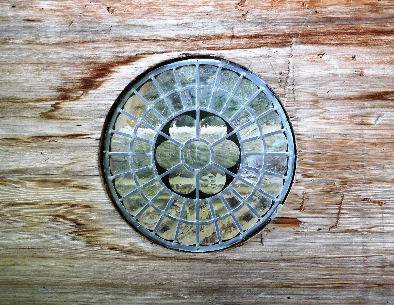 Nikon Coolpix S7000 sample photo. Round, shape, decoration photography