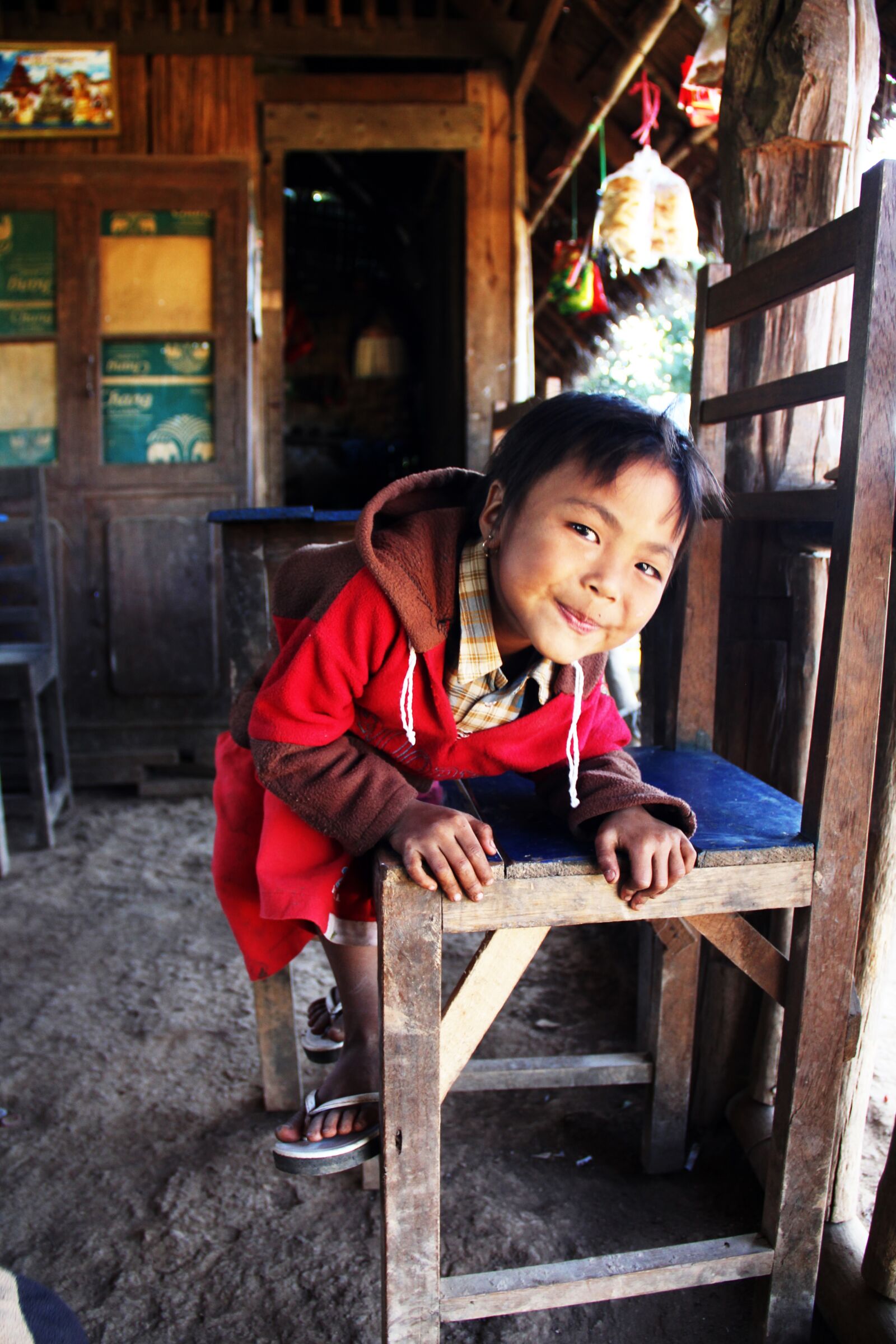 Canon EF-S 18-135mm F3.5-5.6 IS sample photo. Child, happy, climb photography
