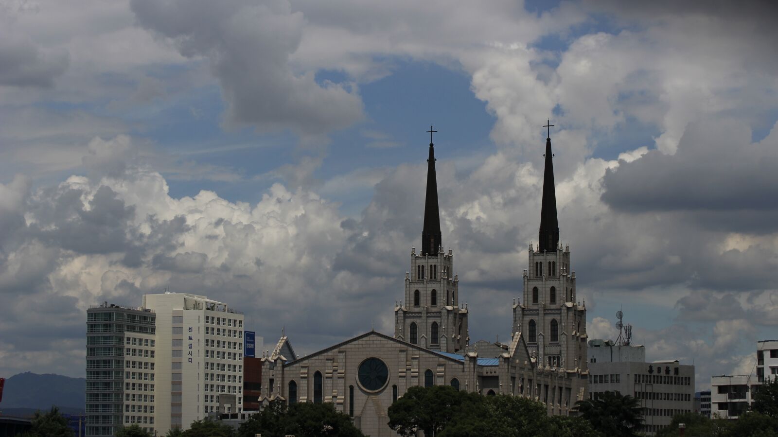 Canon EOS 100D (EOS Rebel SL1 / EOS Kiss X7) sample photo. Daegu jeil church, church photography