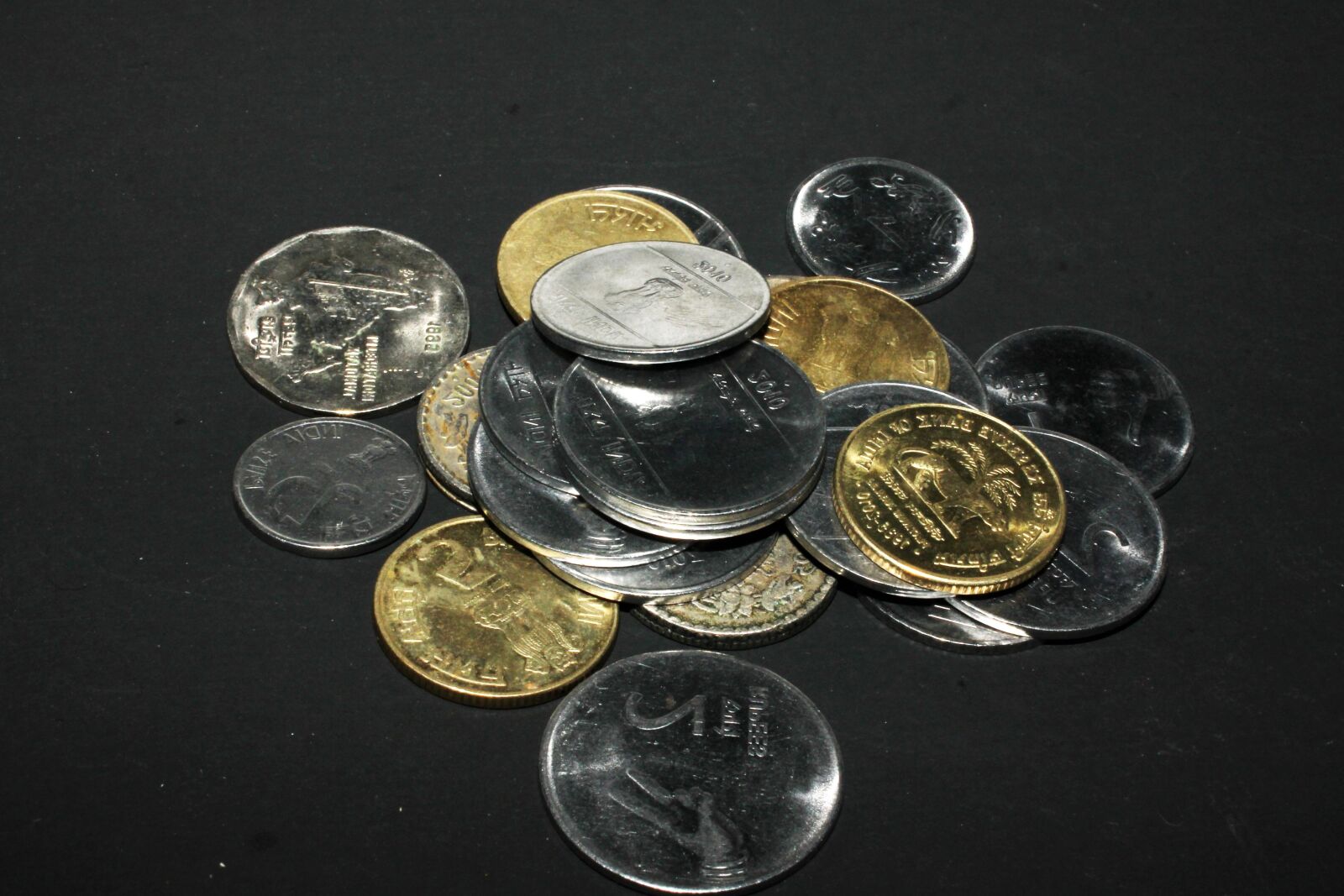 Canon EOS 550D (EOS Rebel T2i / EOS Kiss X4) sample photo. Finance, money, metal coins photography