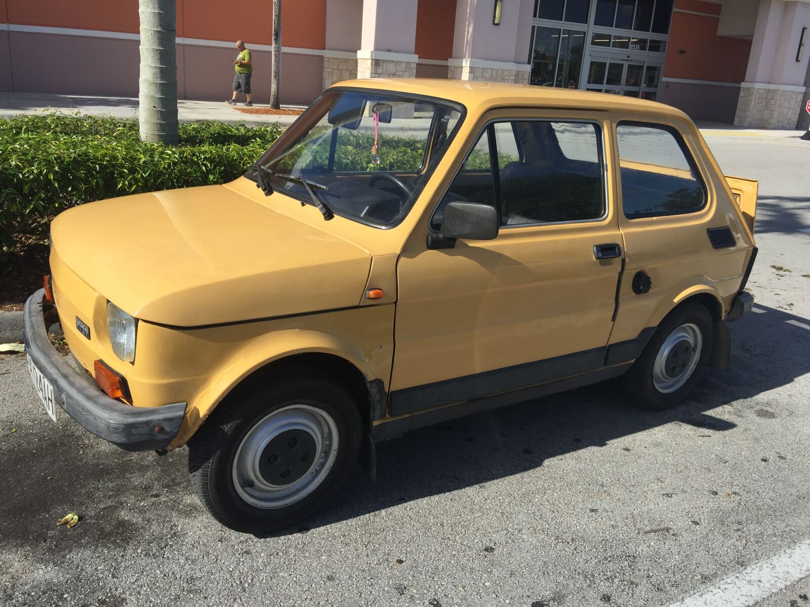 iPhone 6 Plus back camera 4.15mm f/2.2 sample photo. Car, polski, yellow car photography