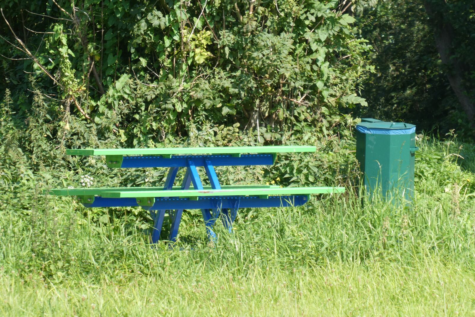 Panasonic Lumix DC-ZS70 (Lumix DC-TZ90) sample photo. Bench, body kits, hiking photography