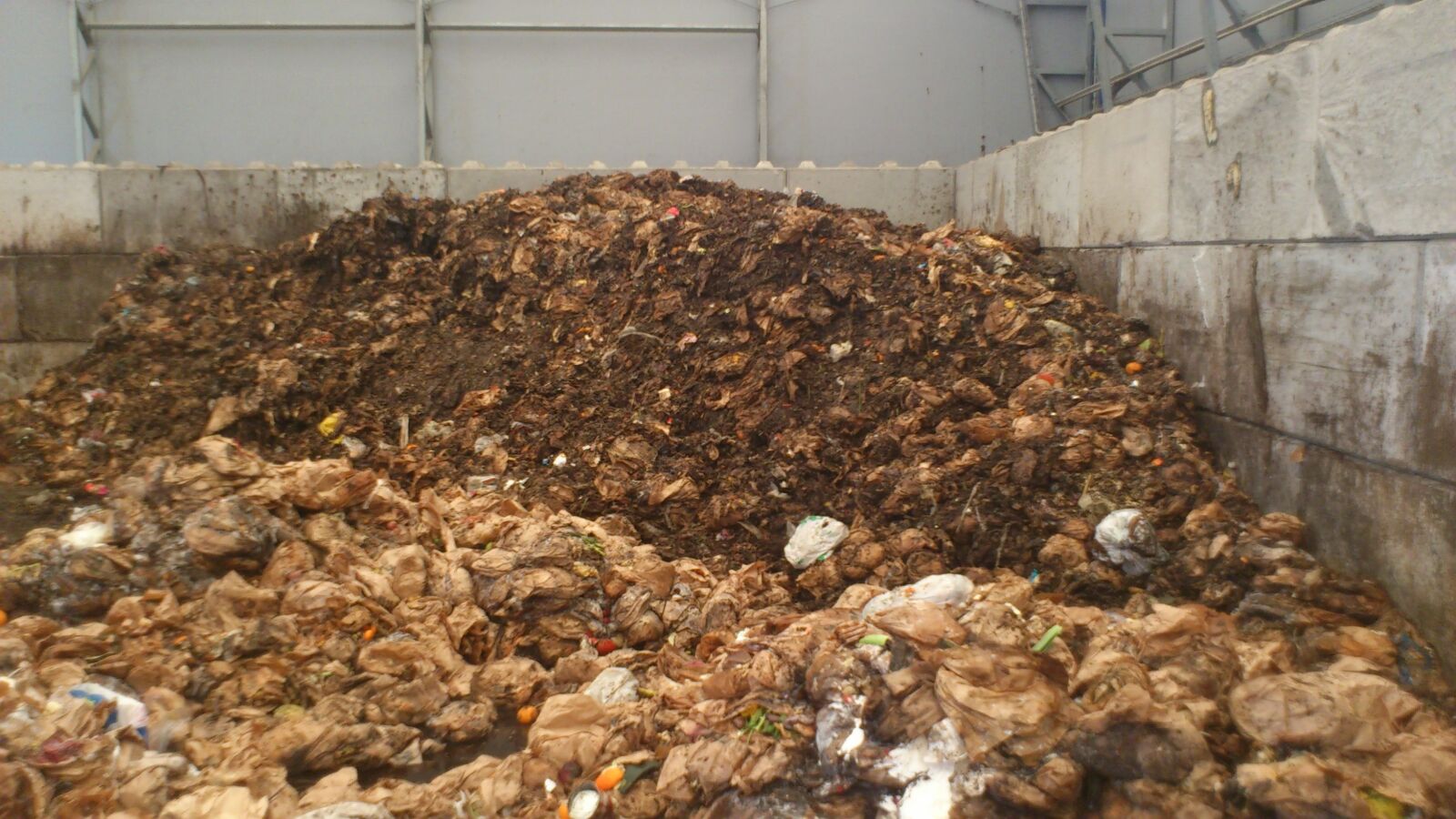 Sony Ericsson Xperia arc S sample photo. Food waste, bag, biogas photography