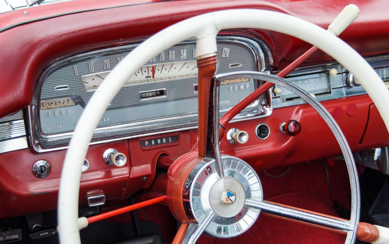 Sony SLT-A37 sample photo. Classic, car, auto photography