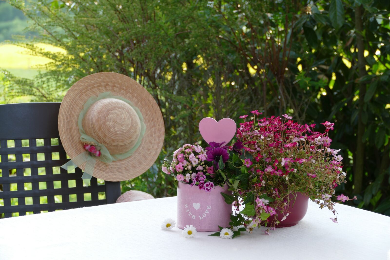Panasonic Lumix DMC-FZ1000 sample photo. Still life, flower arrangement photography