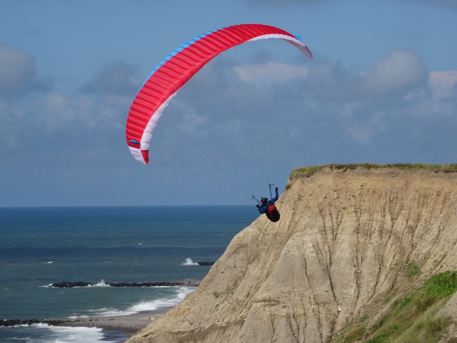 Sony Cyber-shot DSC-HX50V sample photo. Paragliding, wind, sea photography