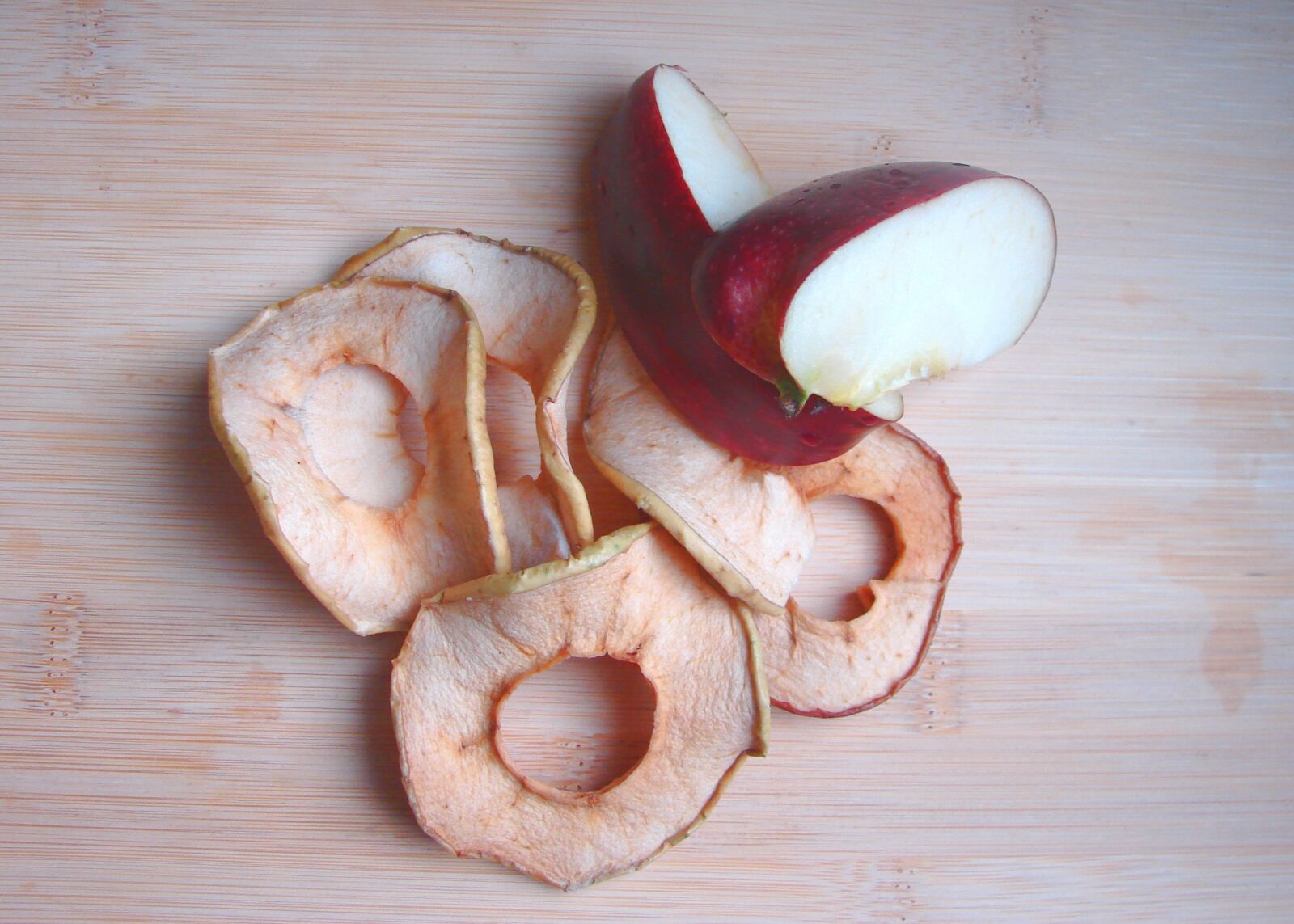 Sony DSC-H2 sample photo. Apple, dried fruit, discs photography