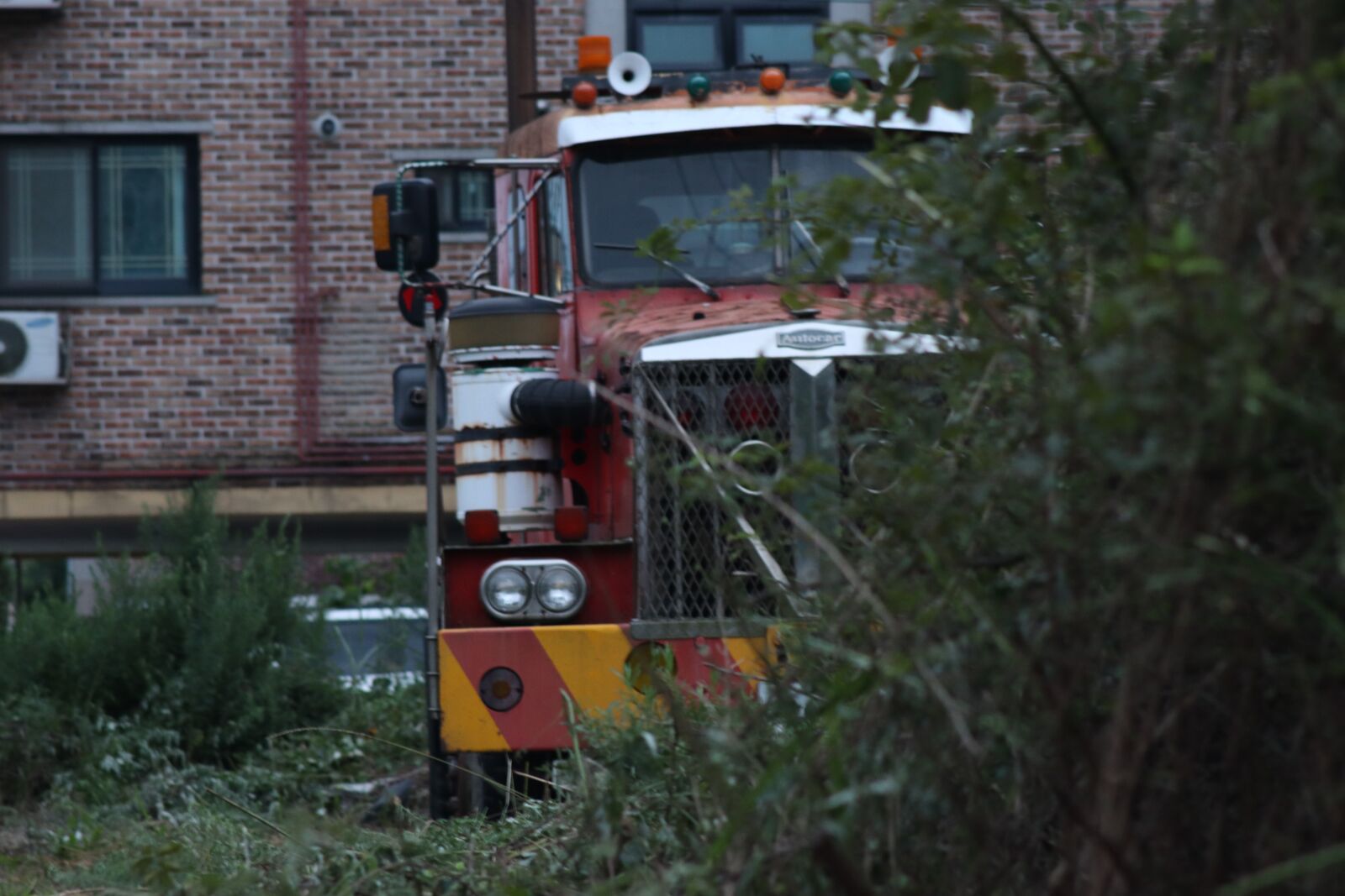 Canon EOS M50 (EOS Kiss M) sample photo. Car, old, auto photography