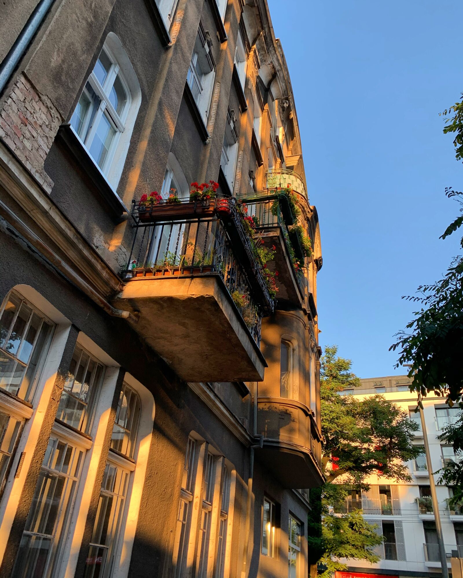 iPhone XR back camera 4.25mm f/1.8 sample photo. Poznan, the city, architecture photography