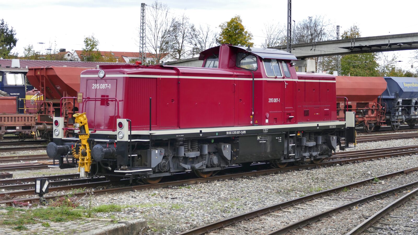 Panasonic Lumix DMC-FZ1000 sample photo. Train, railway, railway station photography