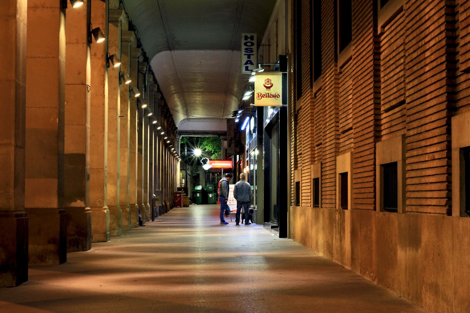 Canon EOS 60D + Canon EF 50mm F1.8 STM sample photo. Night, porches, people photography