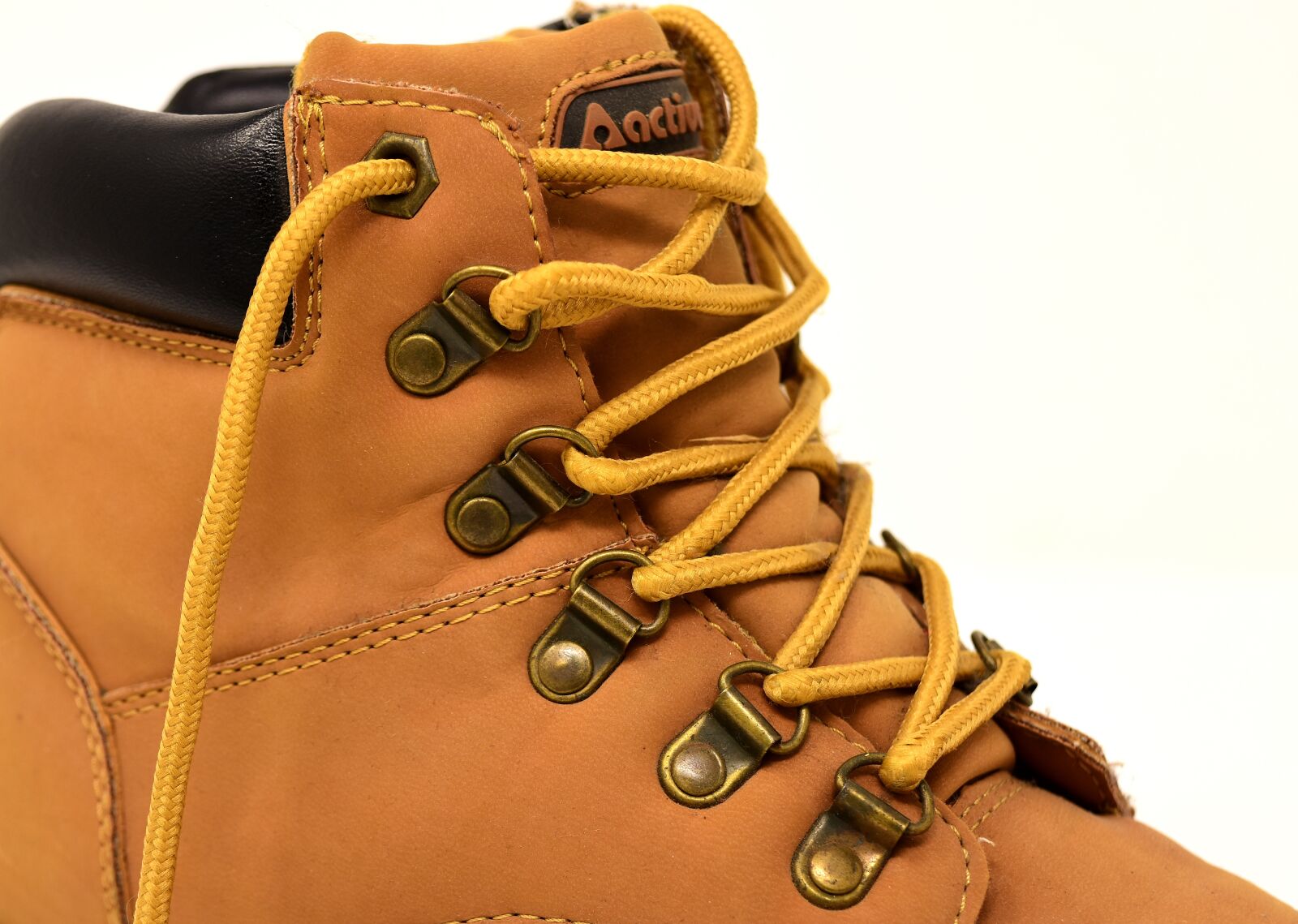 Nikon D7200 sample photo. Hiking shoes, close up photography