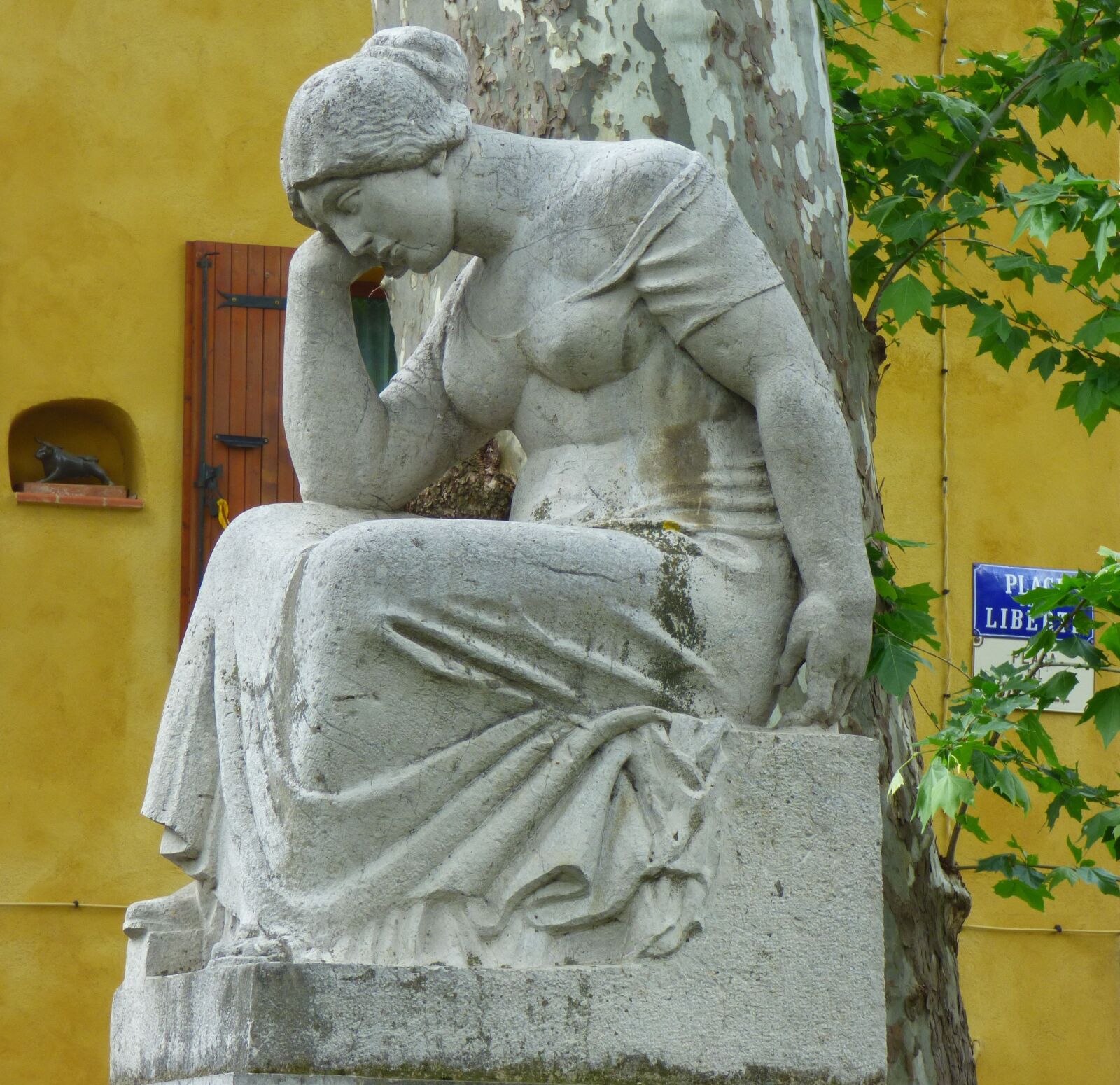 Panasonic DMC-FZ72 sample photo. Statue, pain, maillol photography