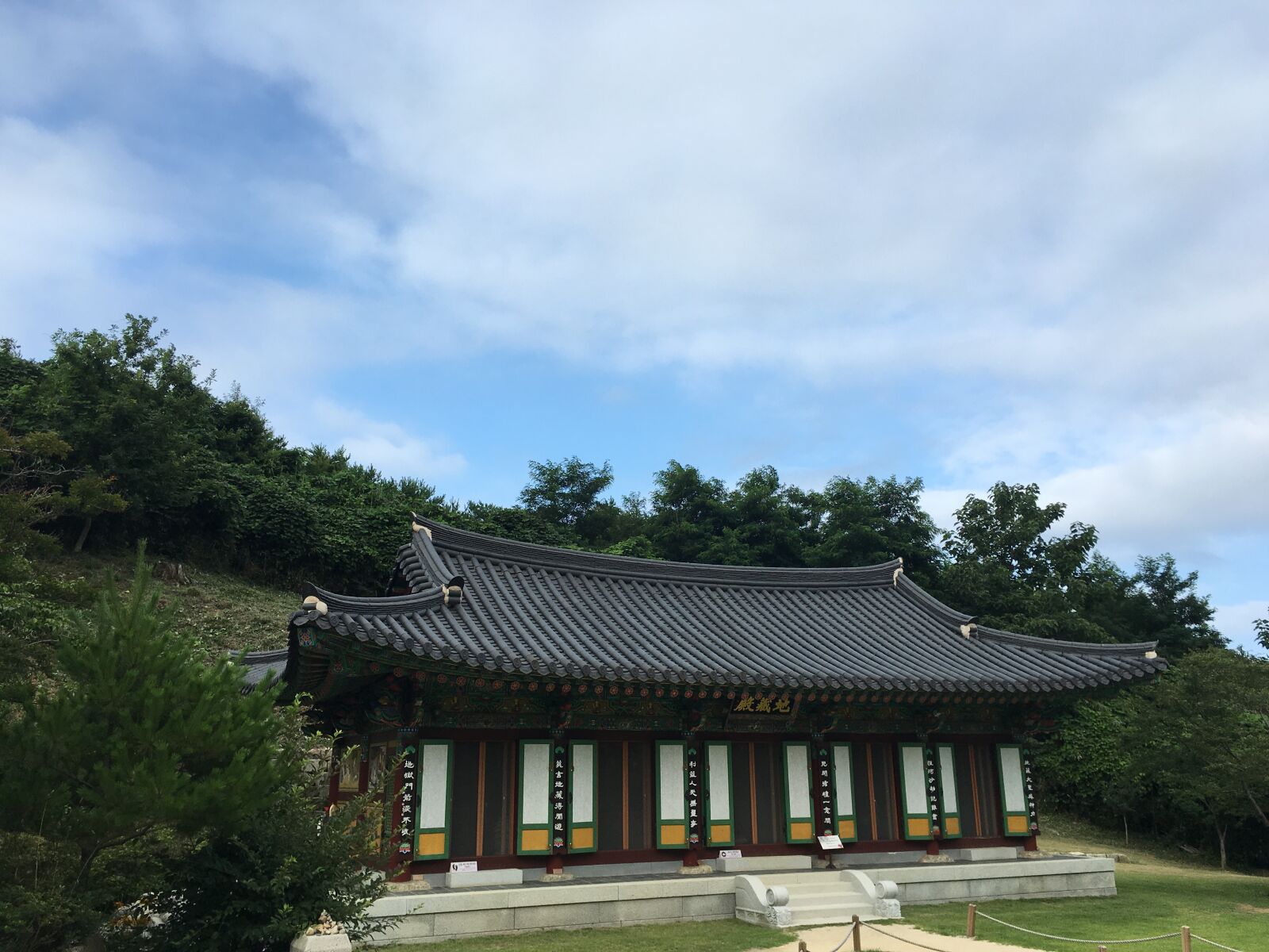 iPhone 6s back camera 4.15mm f/2.2 sample photo. Gangneung, blue sky, break photography