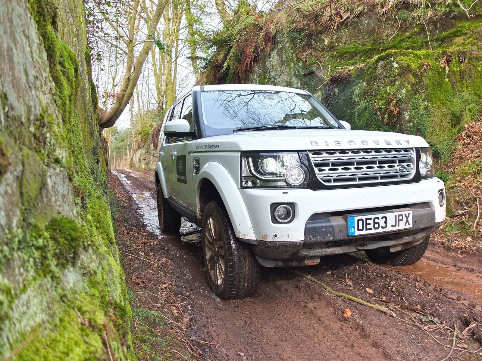 Fujifilm X10 sample photo. Range rover, off road photography