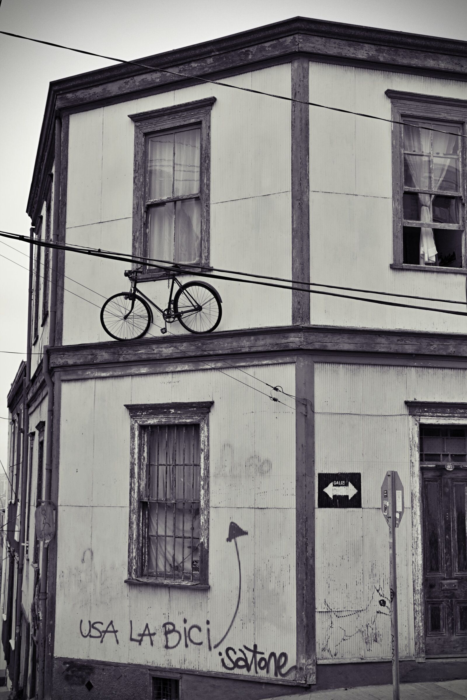 Canon EOS 600D (Rebel EOS T3i / EOS Kiss X5) sample photo. Valparaiso, chile, colorful photography