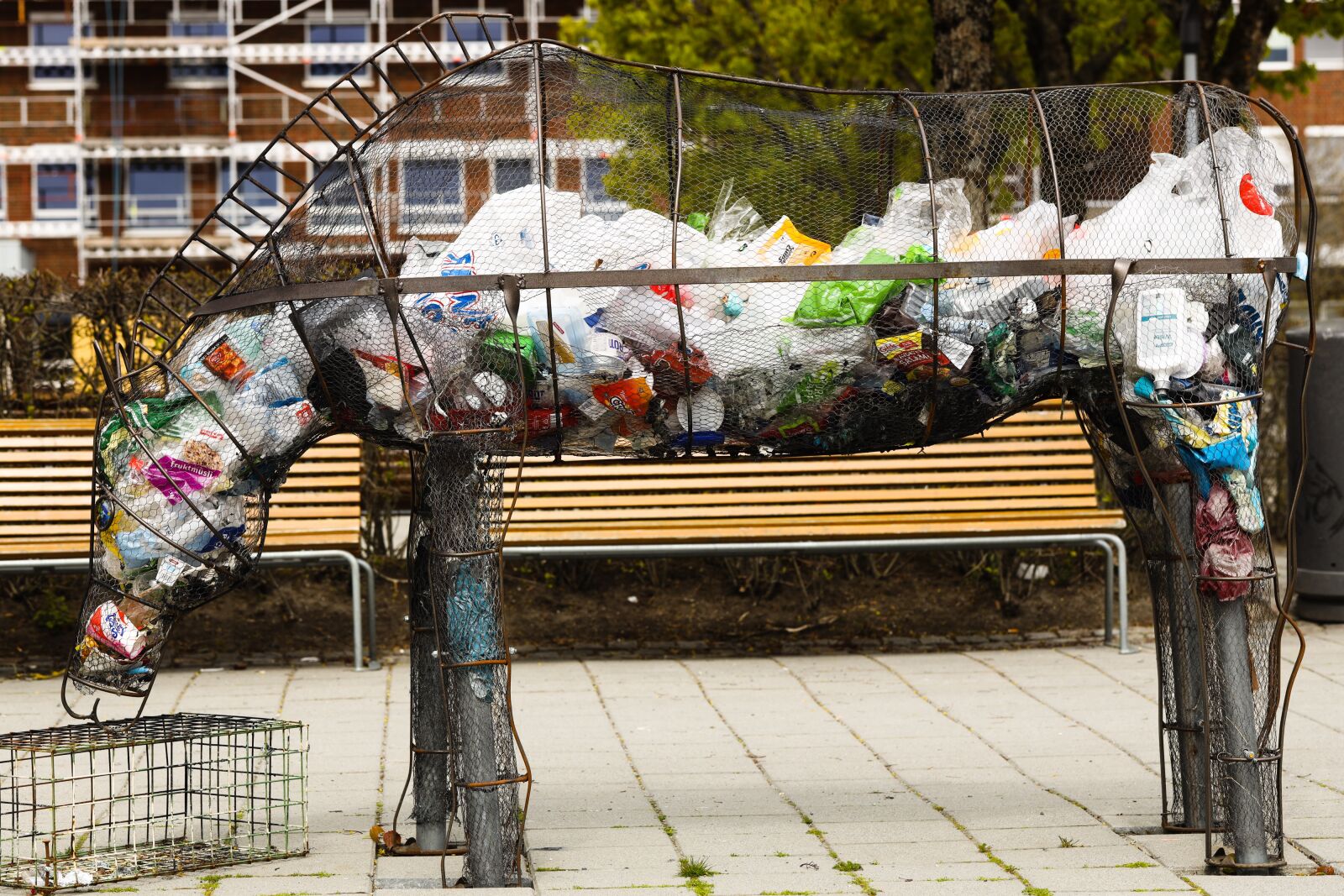 Canon EOS R sample photo. Monument, garbage, horse photography