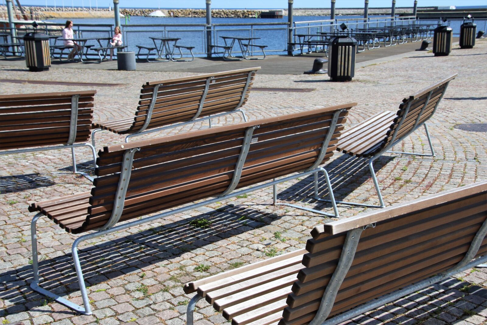 Canon EOS 7D Mark II sample photo. Benches, dustbins, harbour, ocean photography