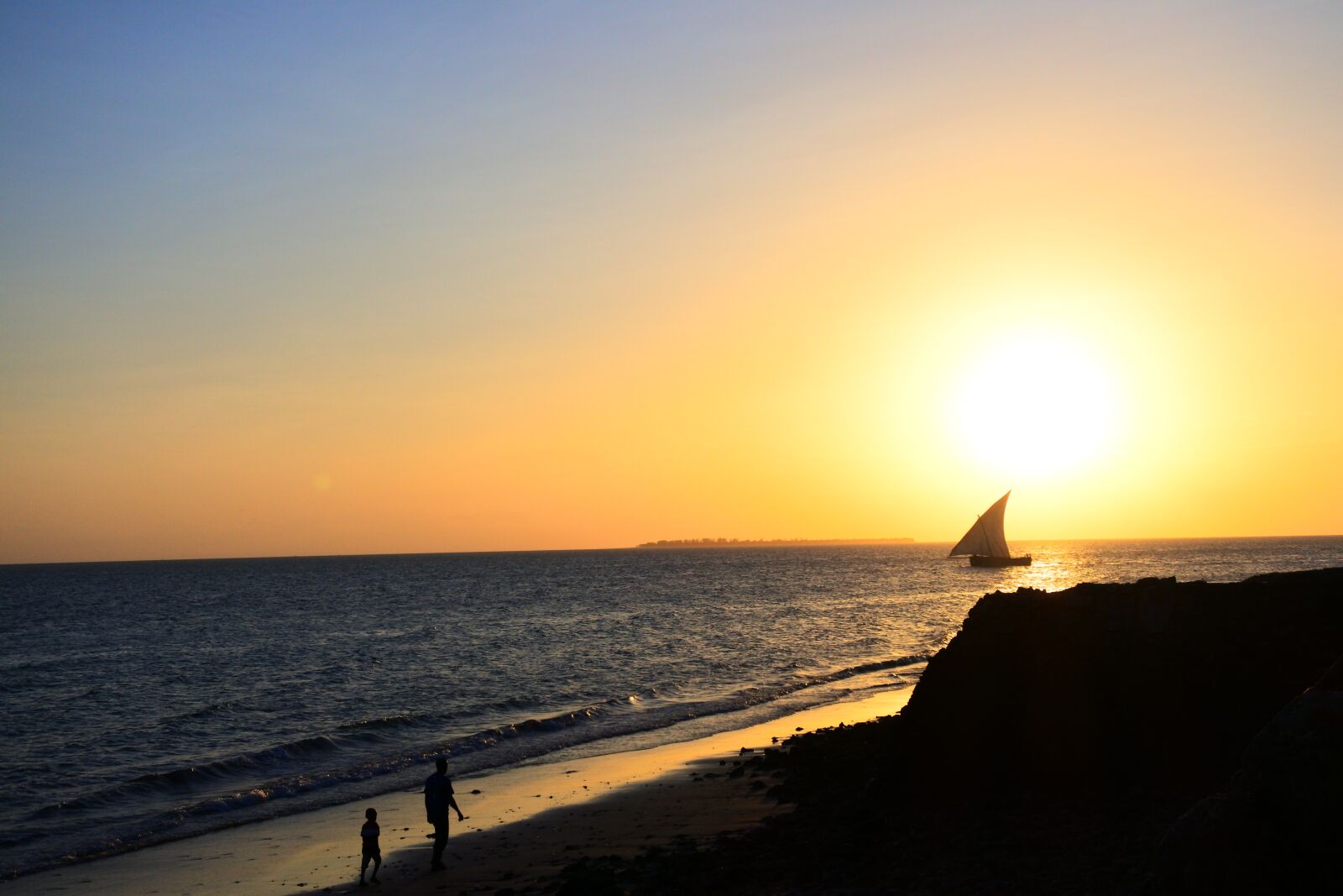 Nikon 1 J5 sample photo. Sea, zanzibar, dhow photography