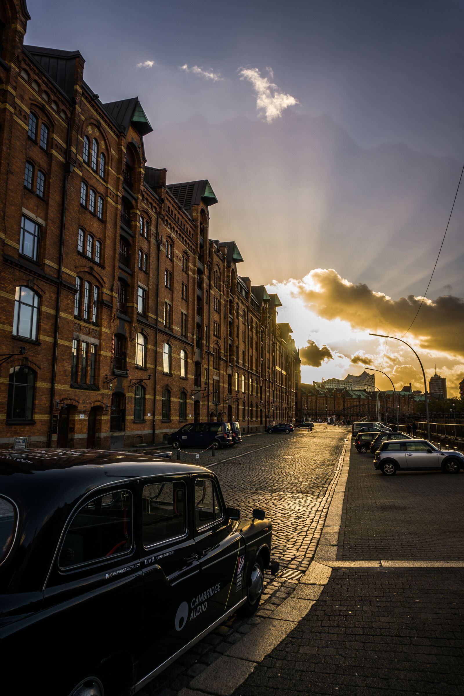 Sony E 16-50mm F3.5-5.6 PZ OSS sample photo. Hamburg, oldtimer, british photography