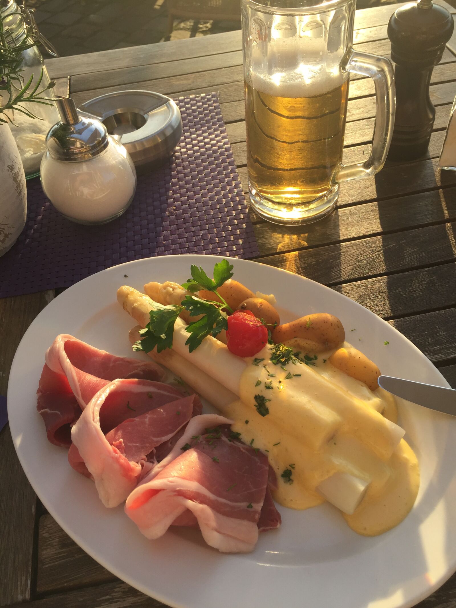 iPhone 6 back camera 4.15mm f/2.2 sample photo. Food, ham, nutrition photography