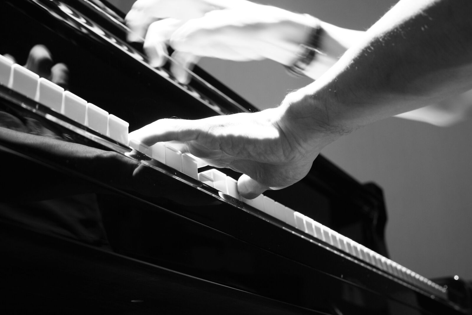 Canon EOS 5D Mark II sample photo. Bw, hand, hands, keyboard photography