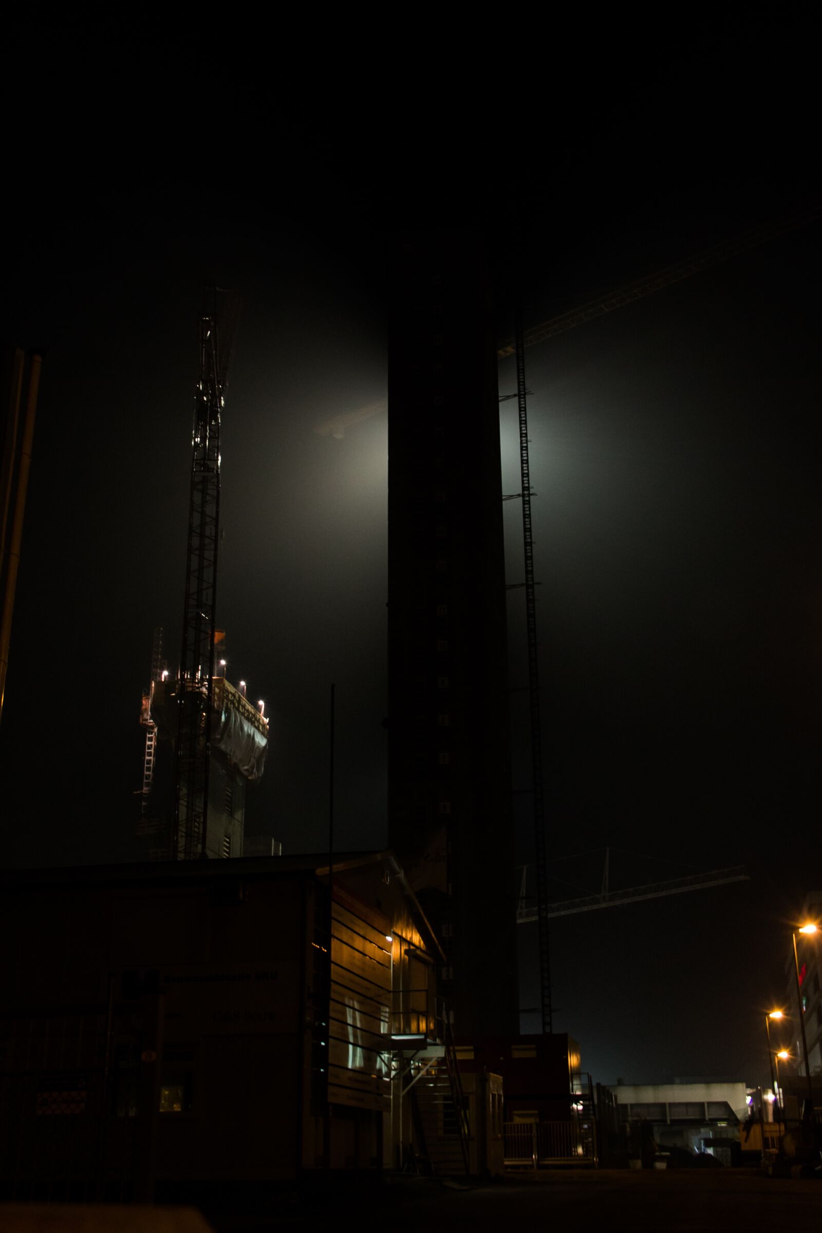 Canon EF-S 18-135mm F3.5-5.6 IS sample photo. Night, construction, construction site photography
