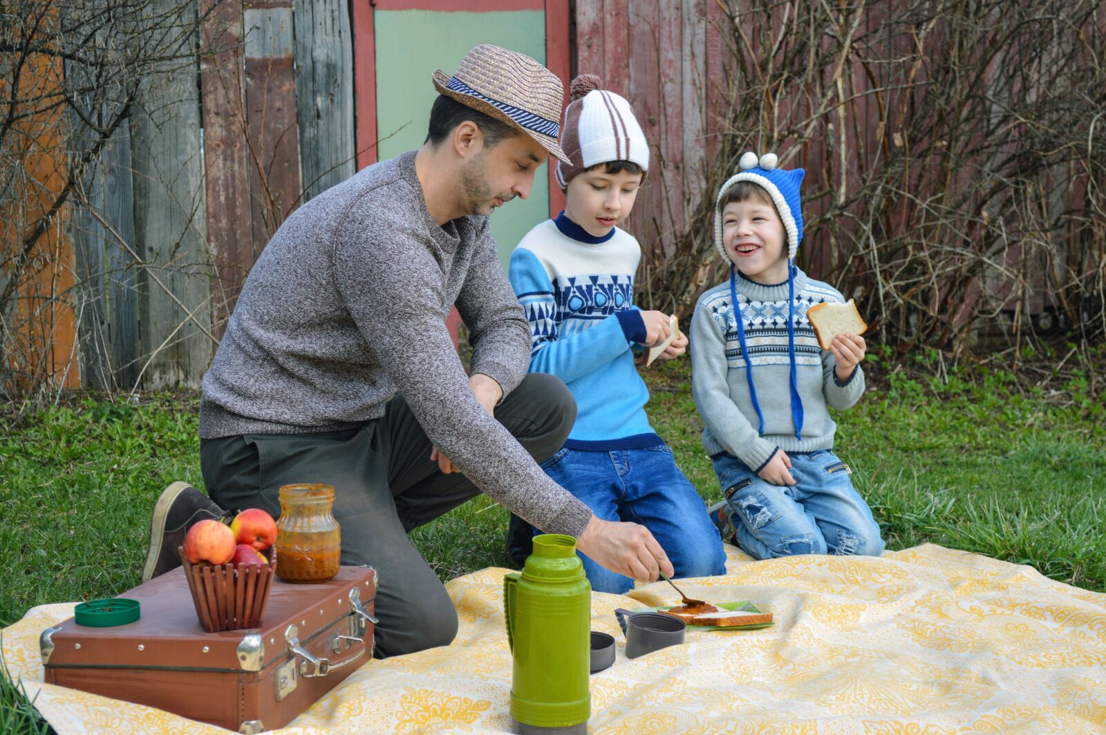 Nikon D3200 sample photo. Picnic, family, kids photography