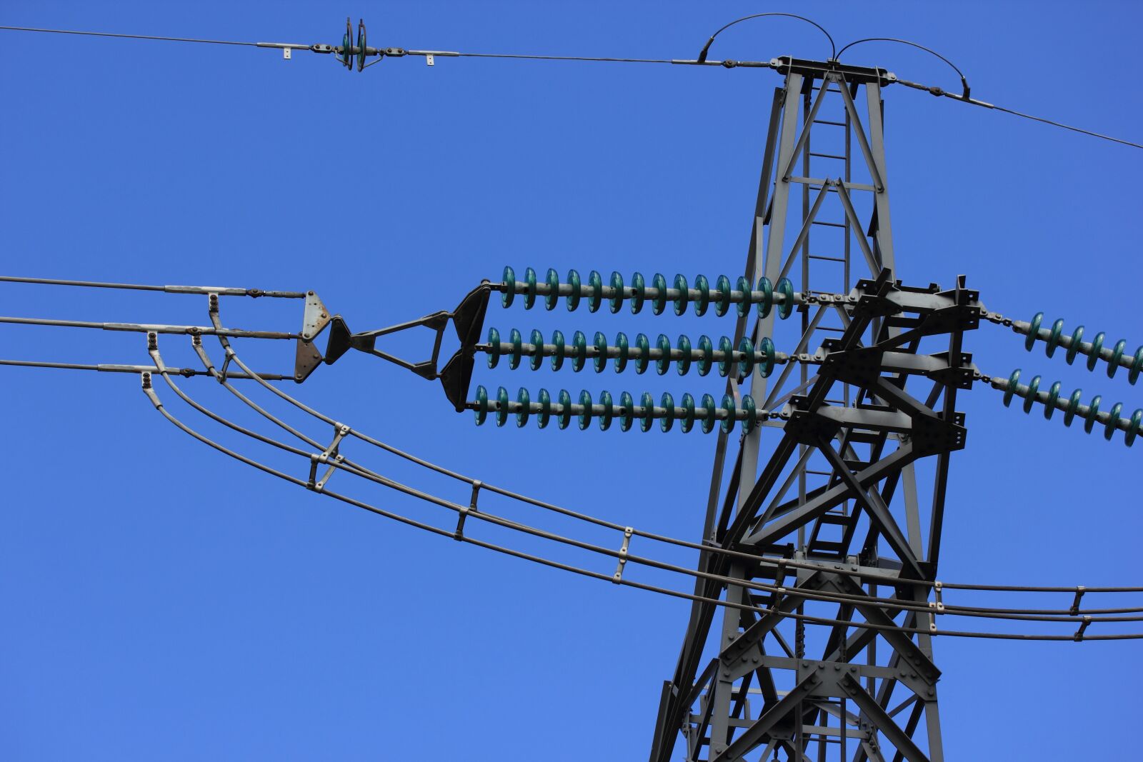 Canon EOS 550D (EOS Rebel T2i / EOS Kiss X4) sample photo. Power, distribution, electricity photography