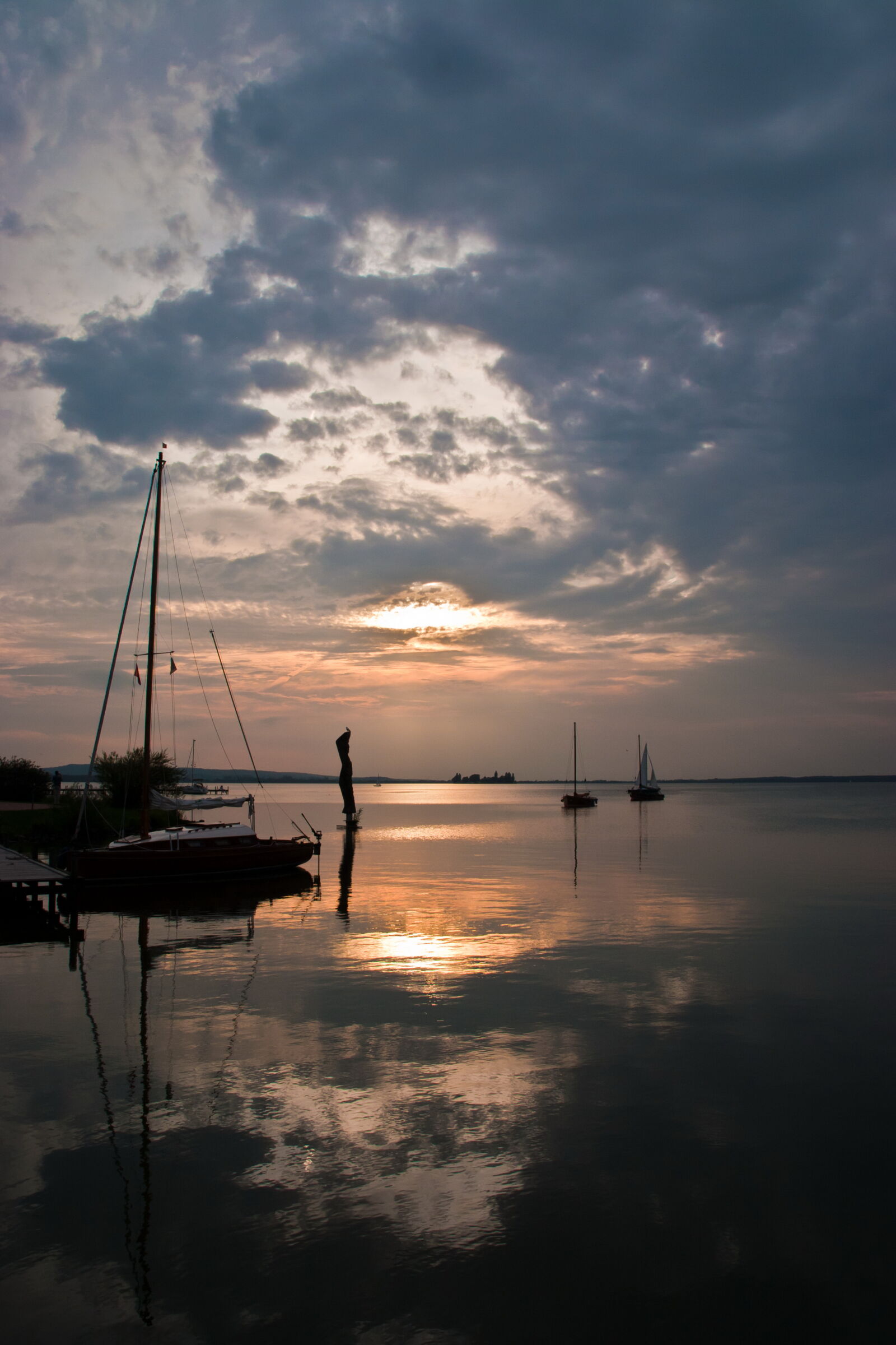 Canon EOS 20D sample photo. Beach, boats, dawn, dusk photography