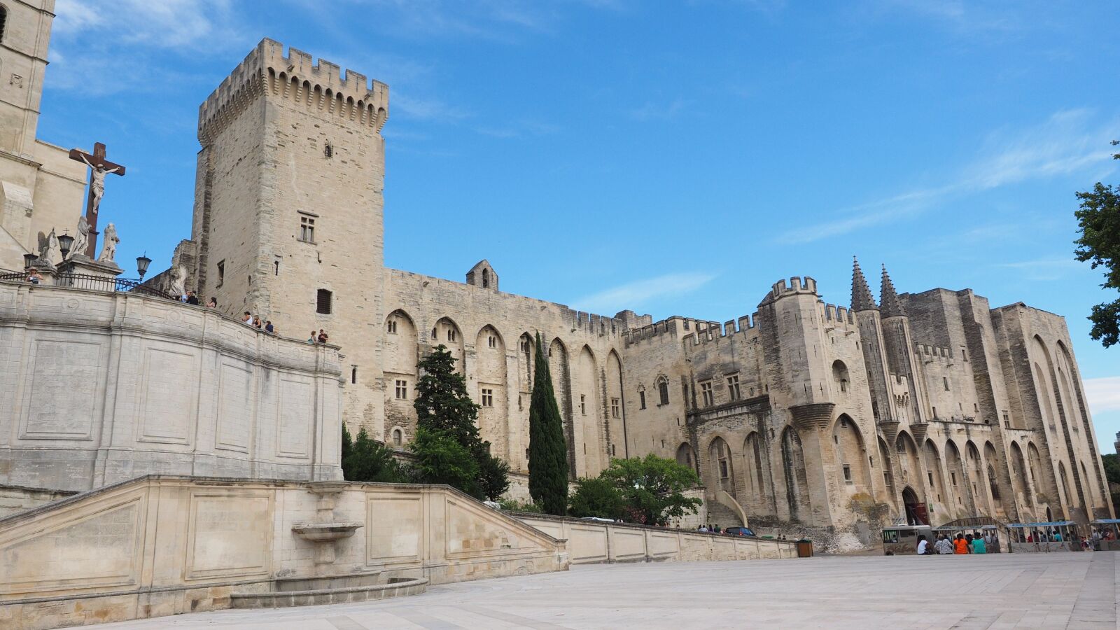 Olympus OM-D E-M1 + Olympus M.Zuiko Digital ED 12-40mm F2.8 Pro sample photo. Avignon, palais des papes photography