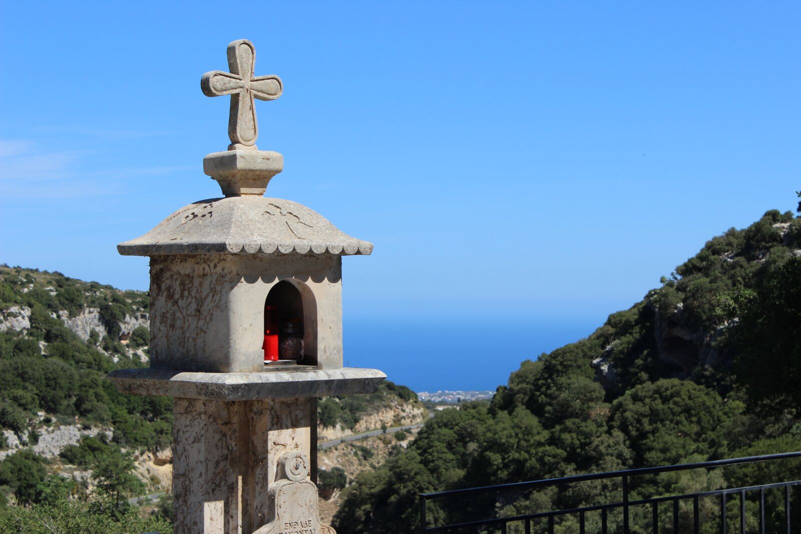 Canon EOS 600D (Rebel EOS T3i / EOS Kiss X5) sample photo. Greece, crete, memorial photography
