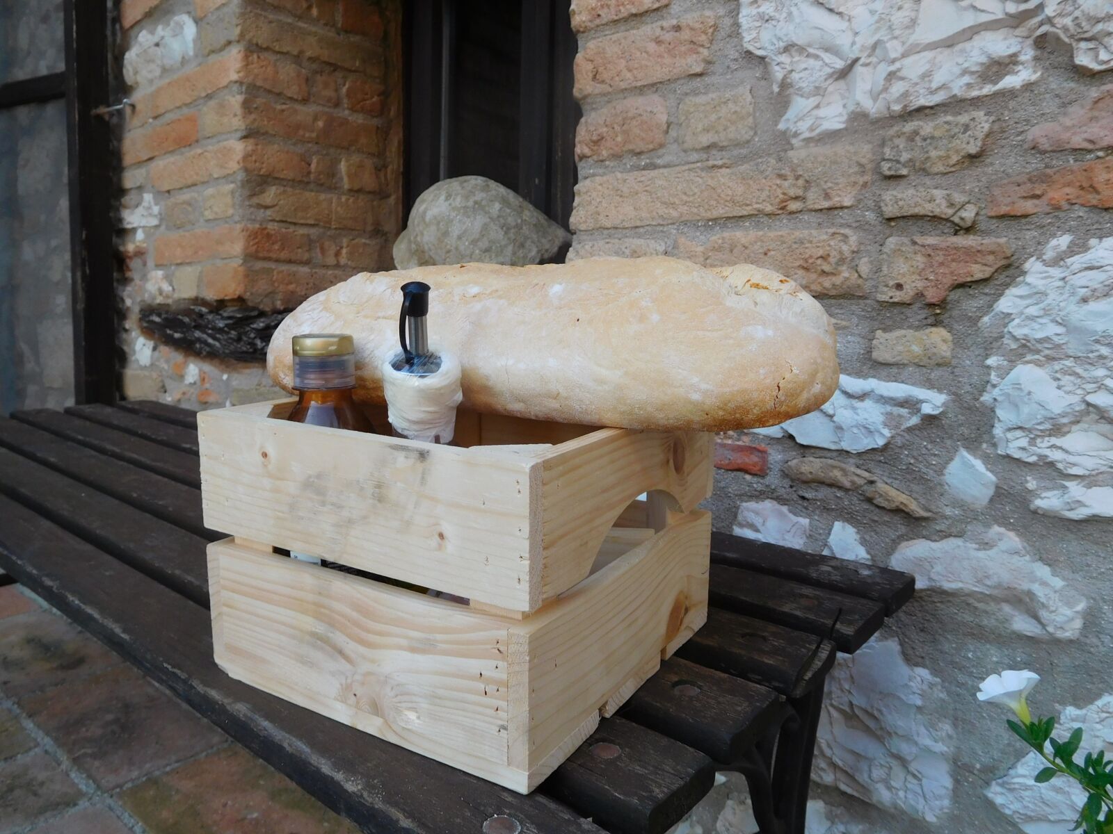 Nikon Coolpix S7000 sample photo. Italy, bread, oil photography