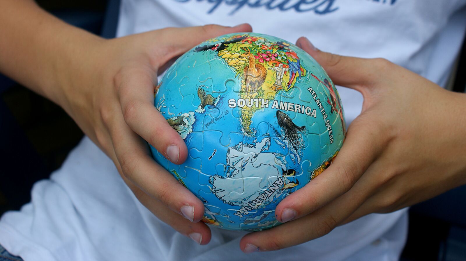 Sony Alpha DSLR-A350 sample photo. Young people, globe, puzzle photography