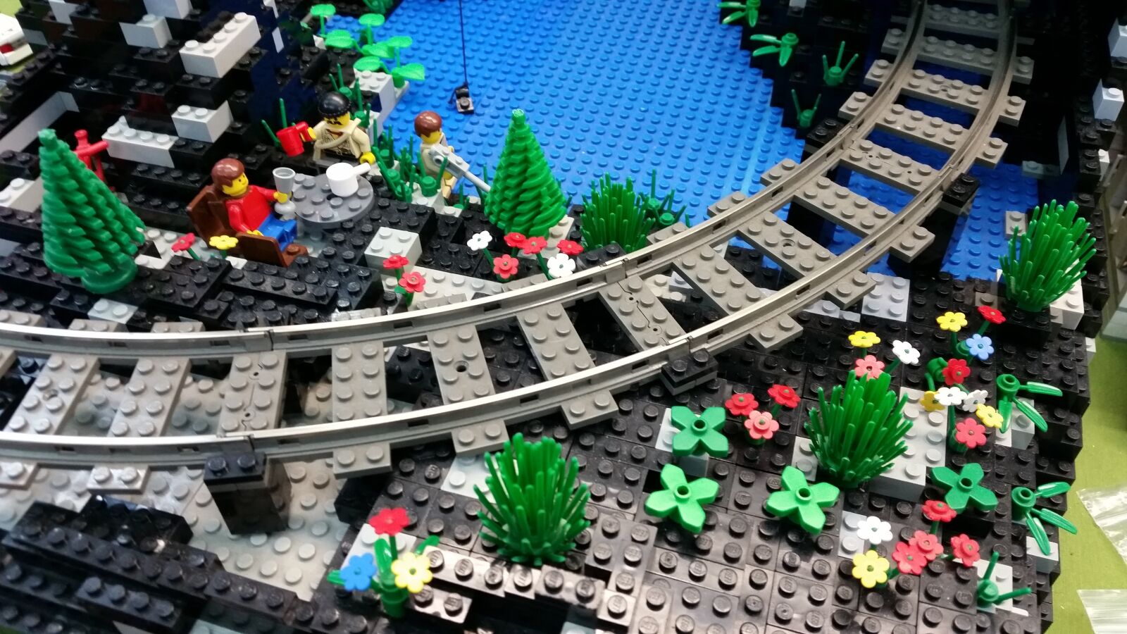 Samsung Galaxy S5 sample photo. Lego, train, toys photography