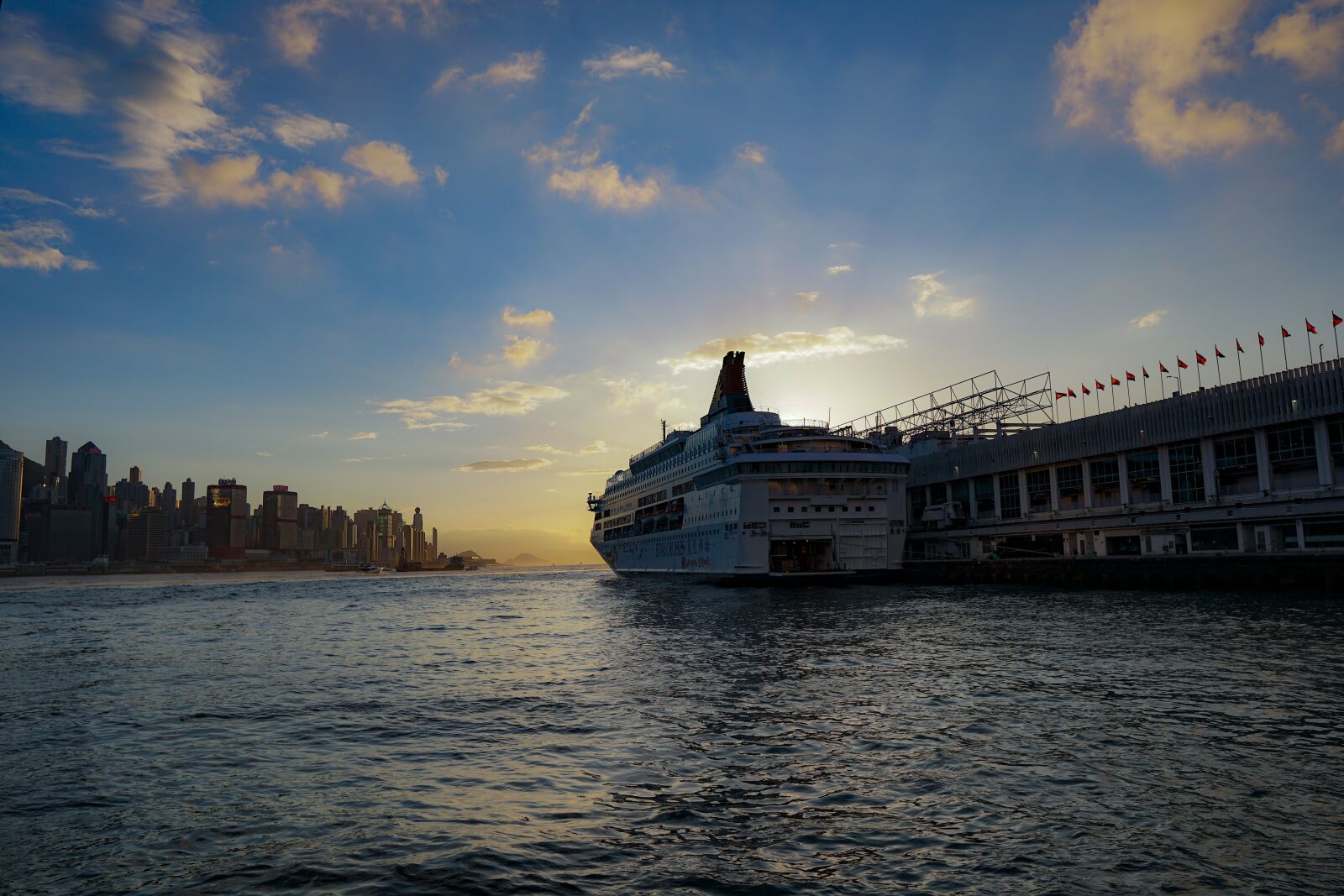 Sigma 16mm F1.4 DC DN | C sample photo. Sunset, harbour, sea photography