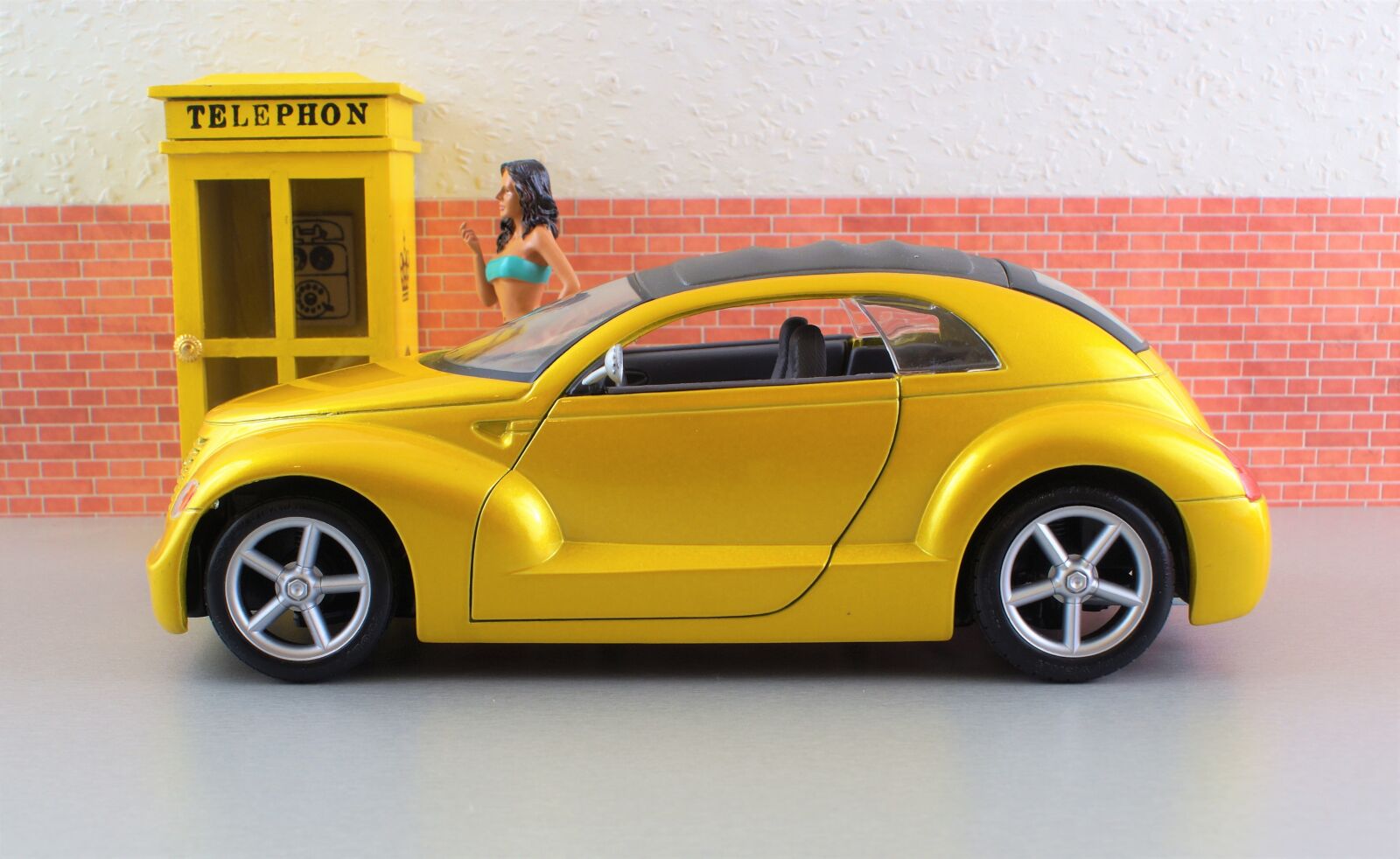 Sony DT 18-70mm F3.5-5.6 sample photo. Model car, chrysler, cruiser photography