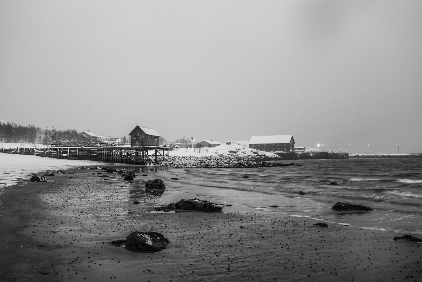 Canon EOS 100D (EOS Rebel SL1 / EOS Kiss X7) sample photo. Landscape, black white, black photography
