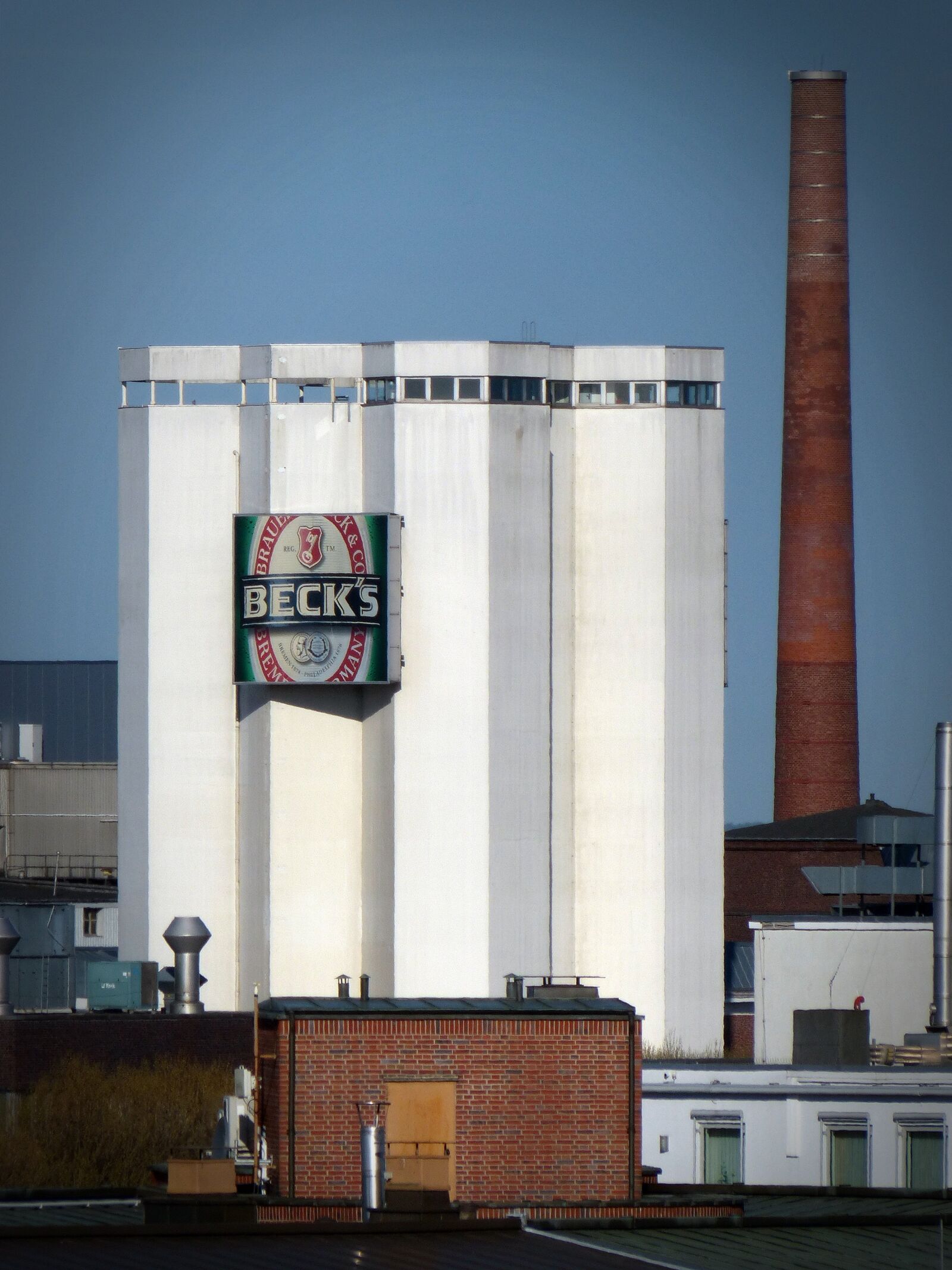 Panasonic Lumix DMC-FZ200 sample photo. Becks, brewery, industry photography