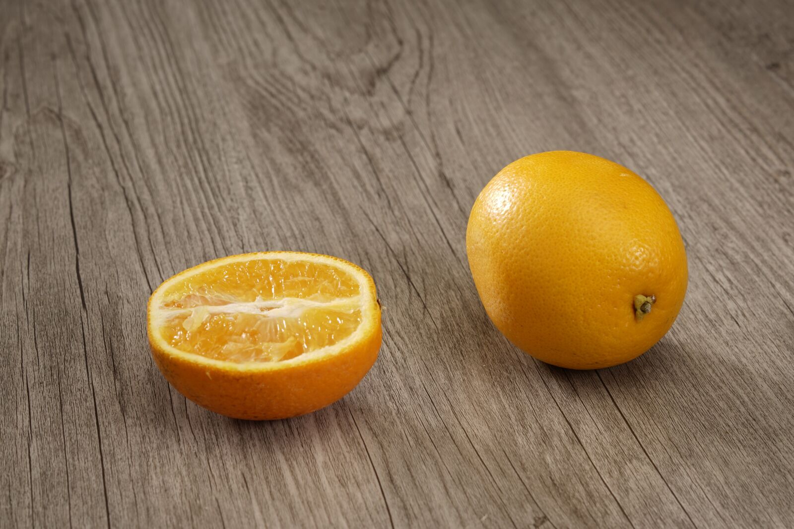 Sony Sonnar T* FE 55mm F1.8 ZA sample photo. Orange, fruit, food photography