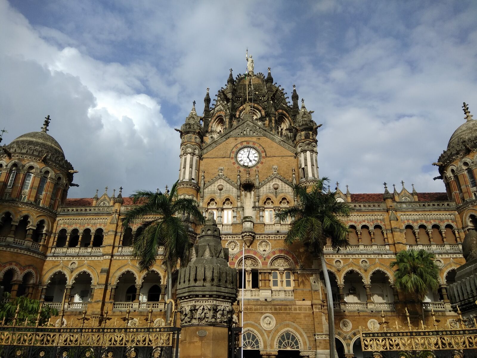 Xiaomi Redmi Note 4 sample photo. Csmt, mumbai, architecture photography