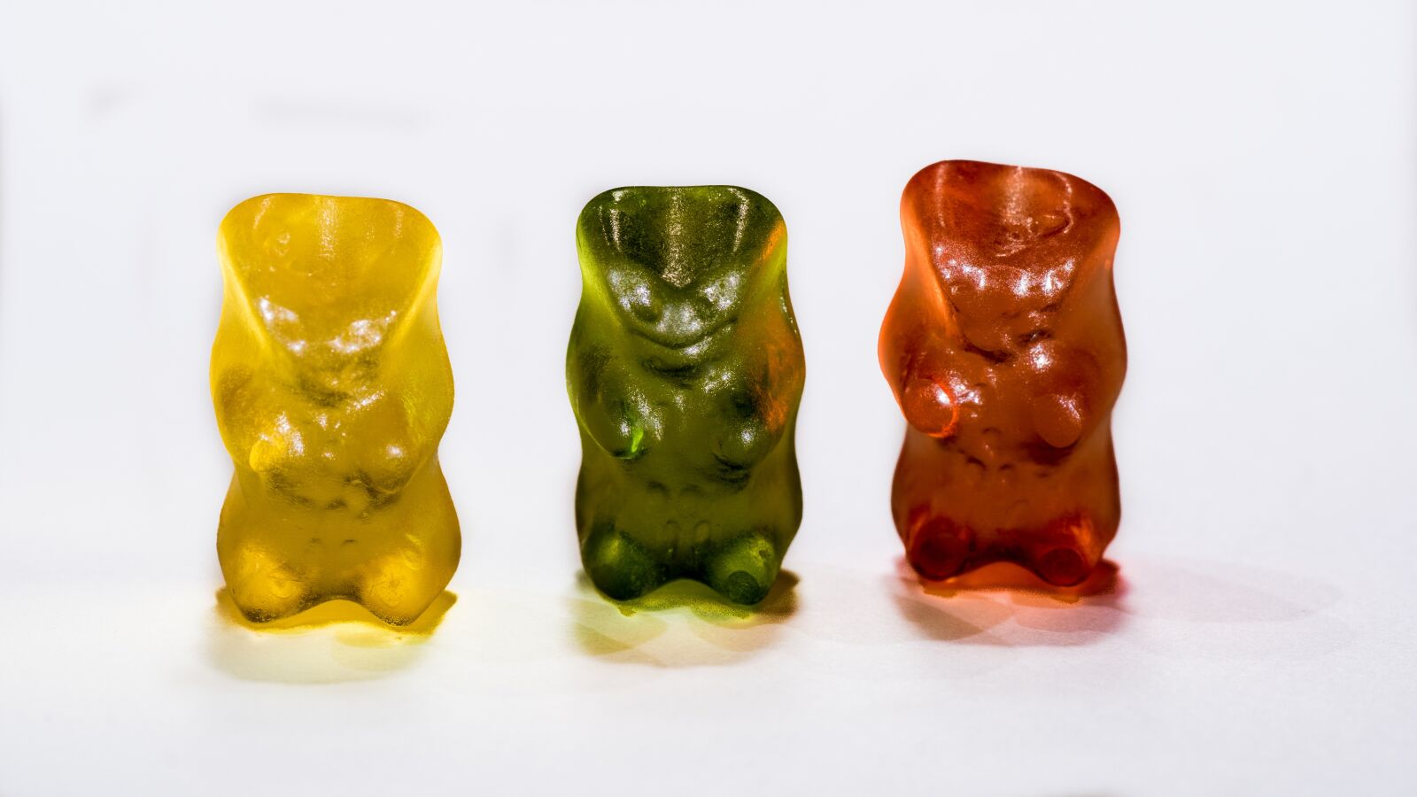 Sony ILCA-77M2 sample photo. Green, haribo, red, yellow photography